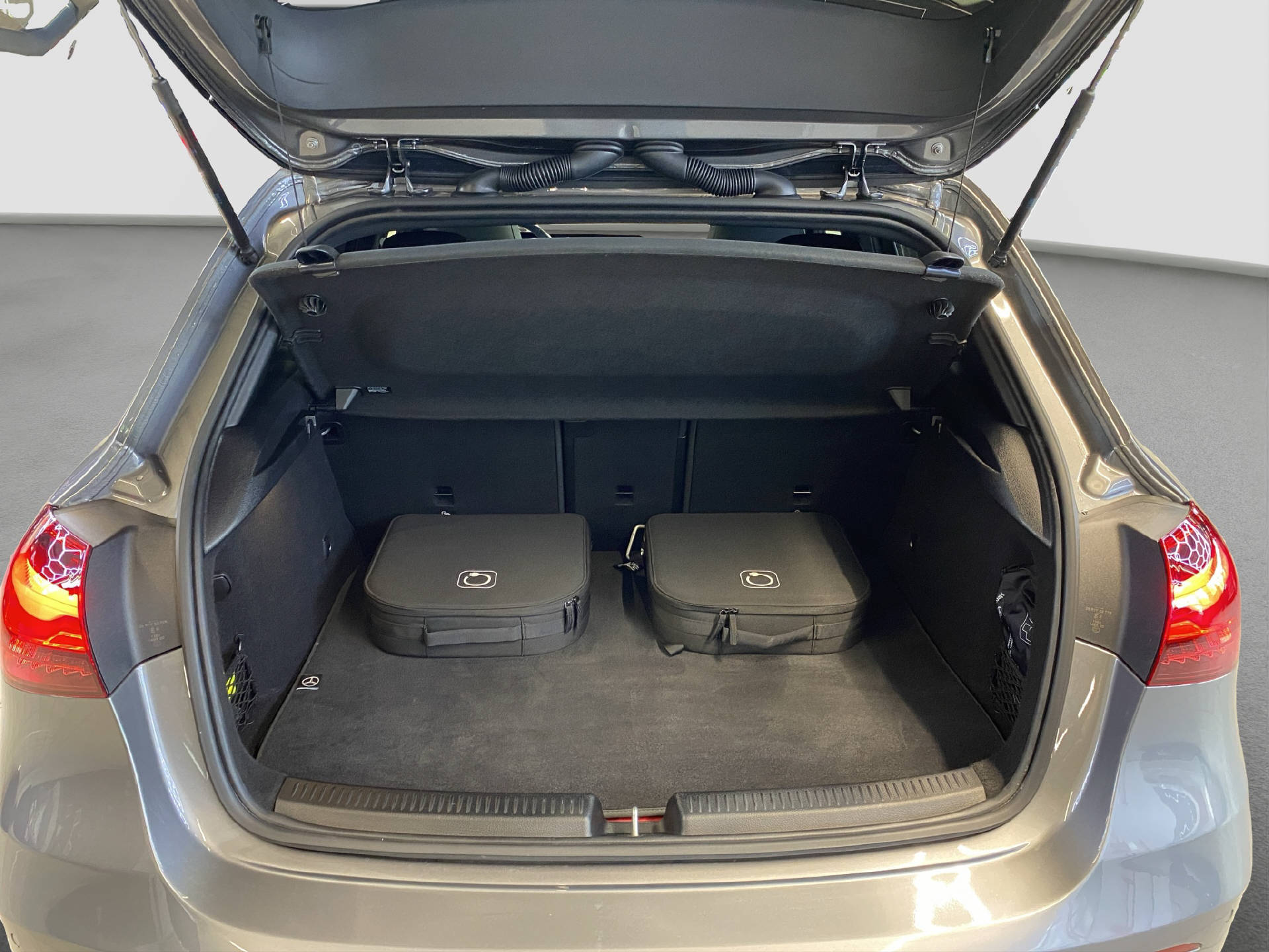 MERCEDES-BENZ A 250 e EQ Star AMG Line-image-14