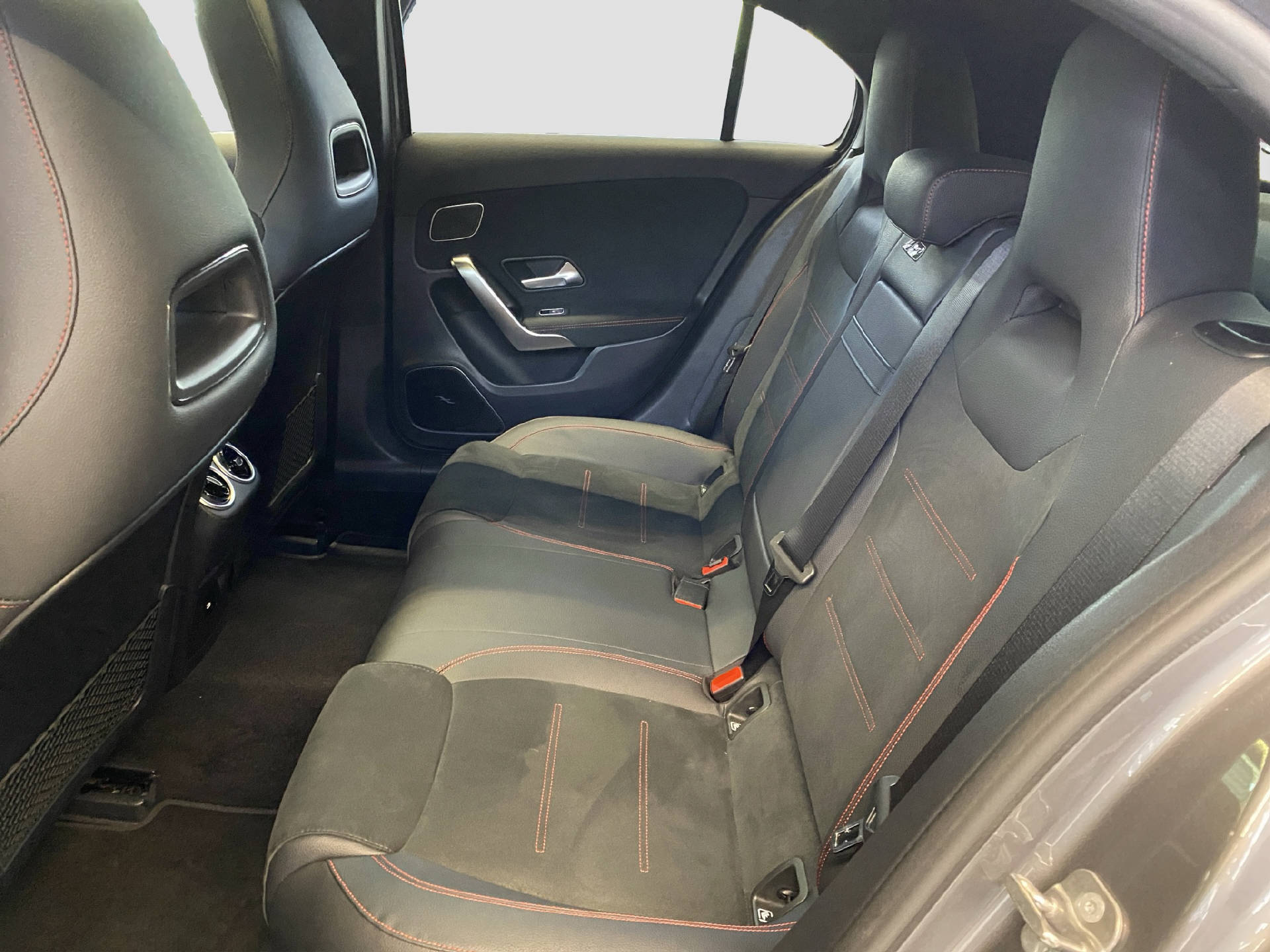 MERCEDES-BENZ A 250 e EQ Star AMG Line-image-13