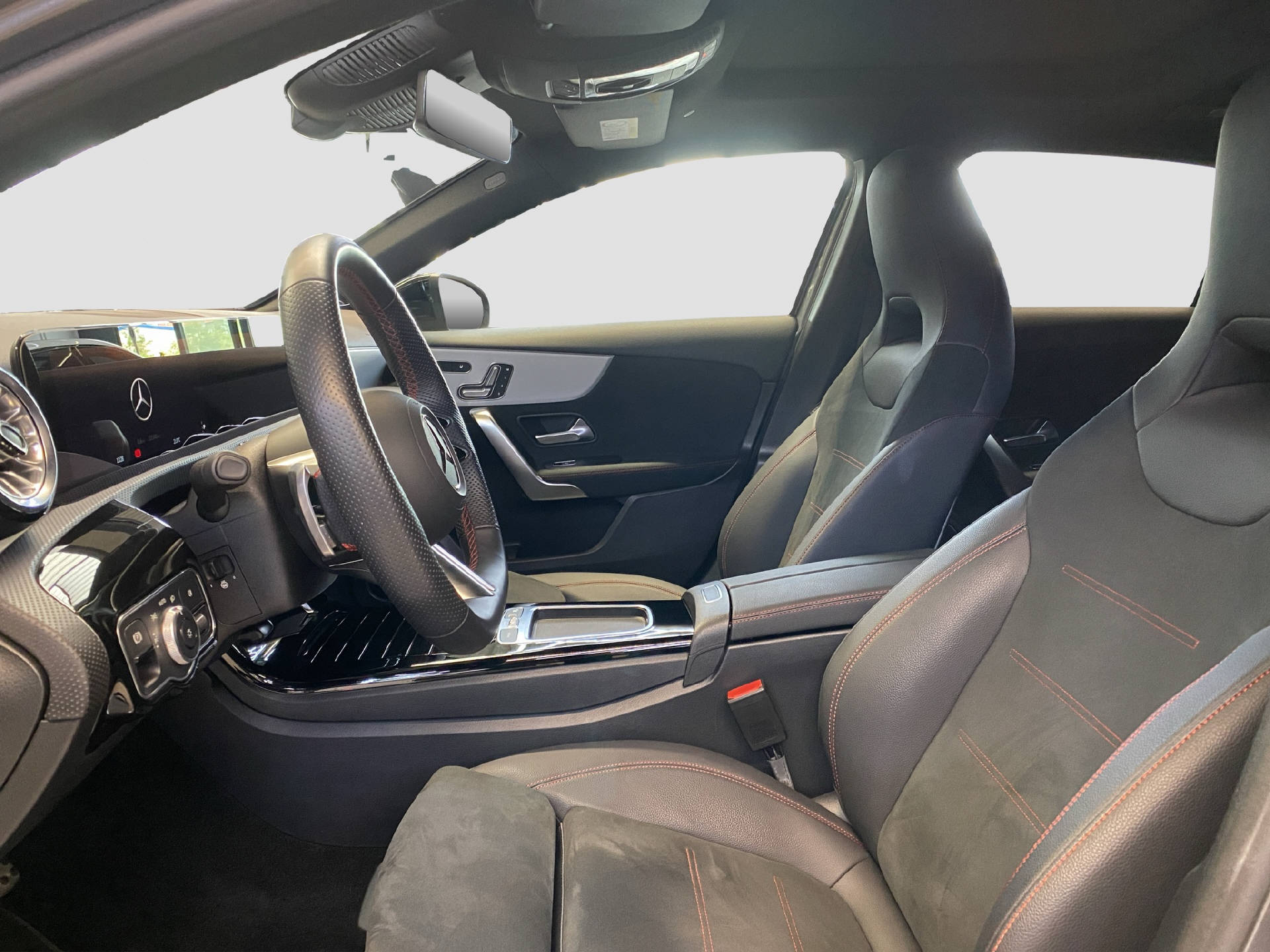 MERCEDES-BENZ A 250 e EQ Star AMG Line-image-6