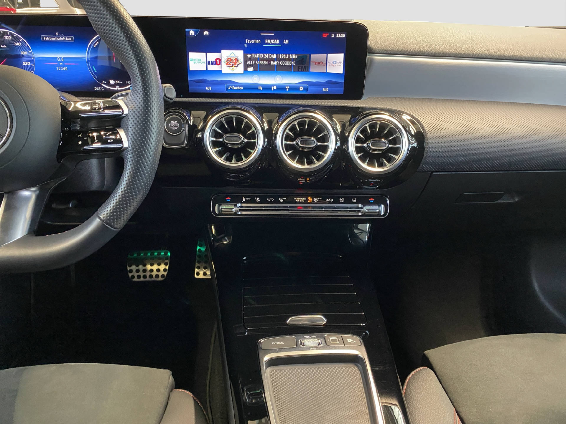 MERCEDES-BENZ A 250 e EQ Star AMG Line-image-10
