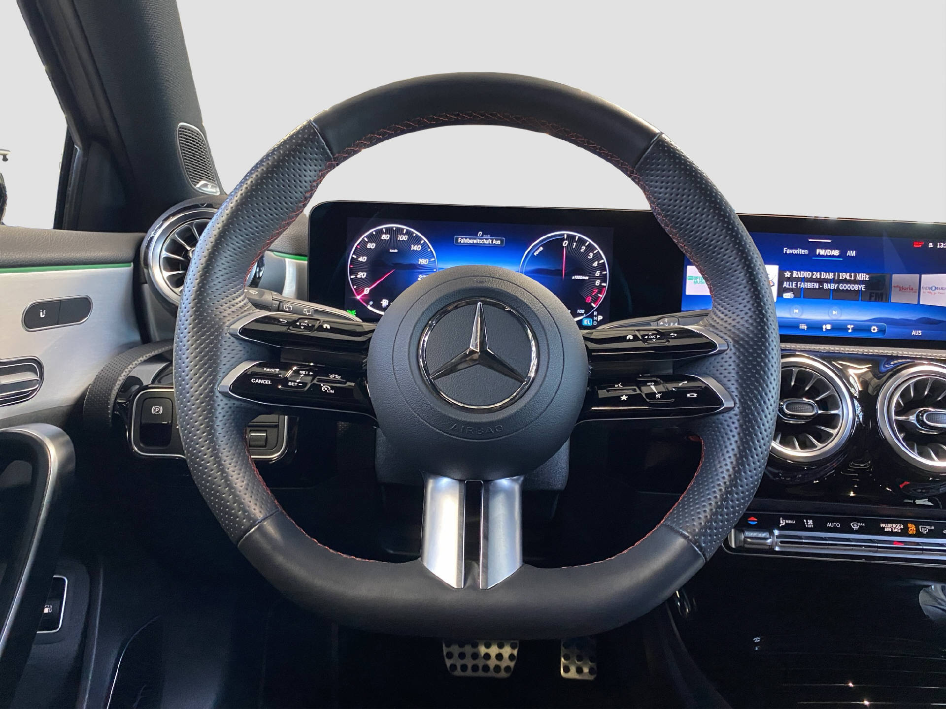 MERCEDES-BENZ A 250 e EQ Star AMG Line-image-8