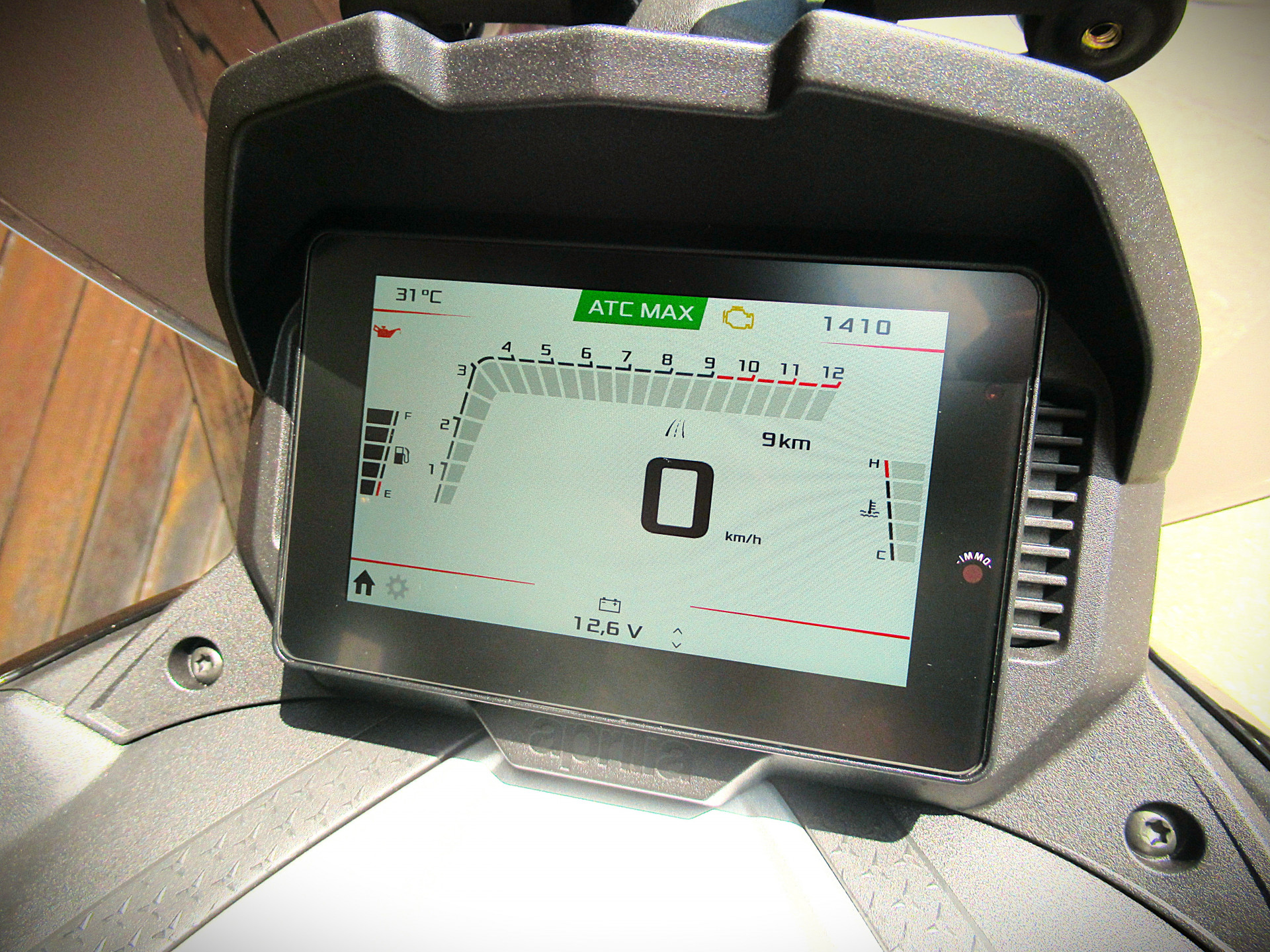 APRILIA SR GT 400-showroom-element-3