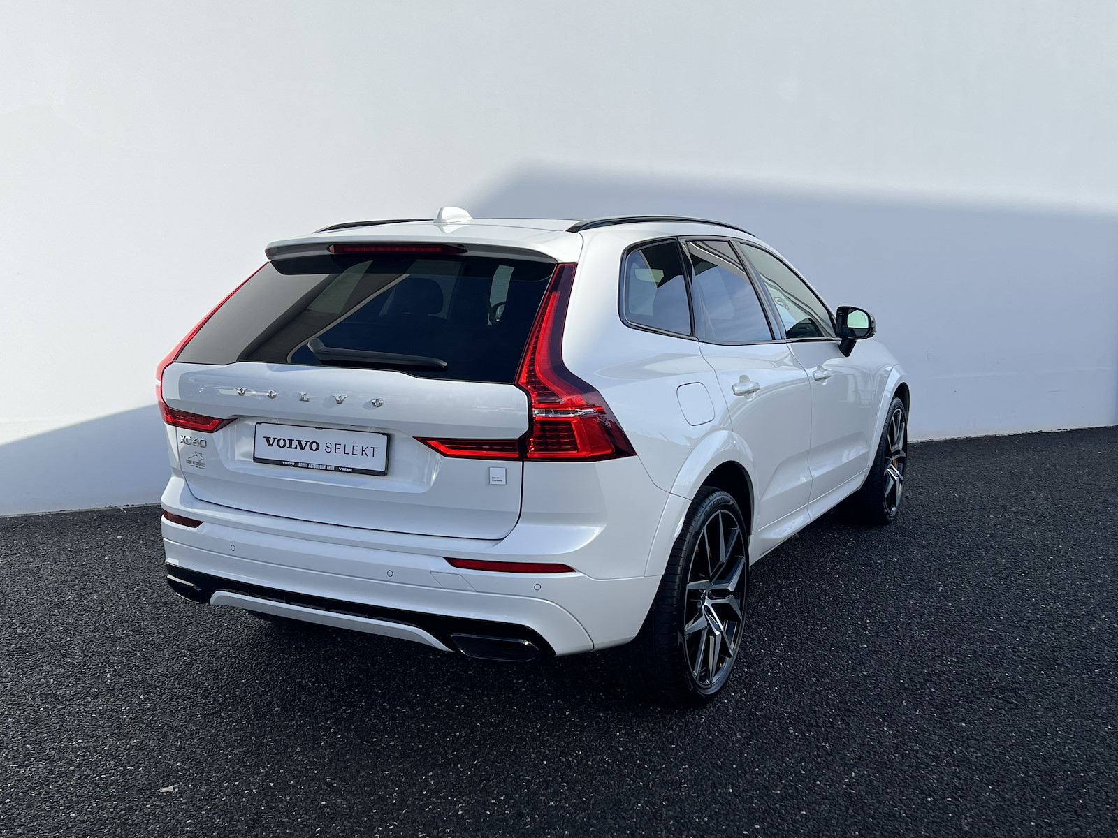 VOLVO XC60 2.0 T8 TE Polestar eAWD-image-4