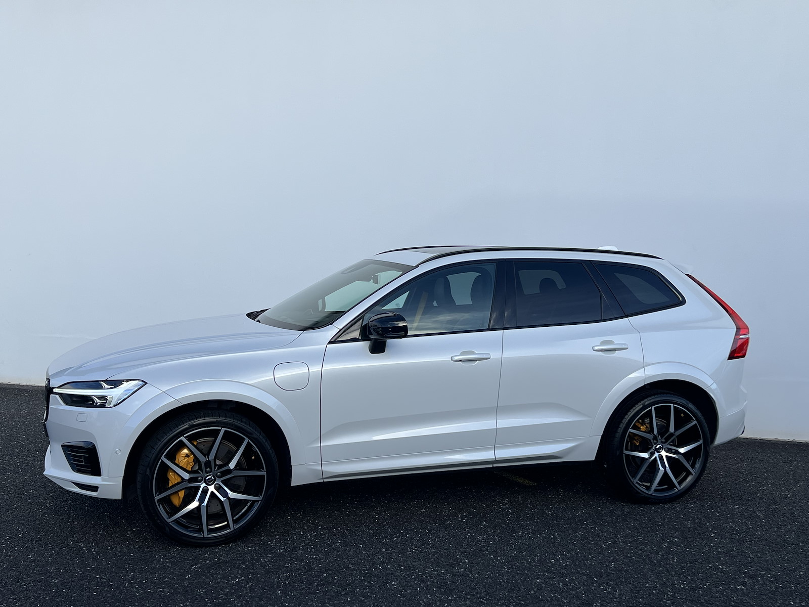 VOLVO XC60 2.0 T8 TE Polestar eAWD-image-2