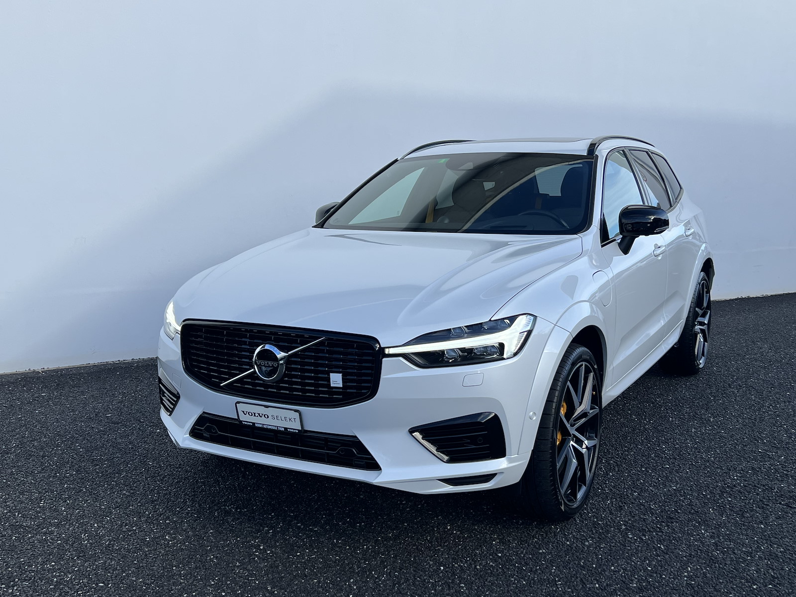VOLVO XC60 2.0 T8 TE Polestar eAWD-image-1
