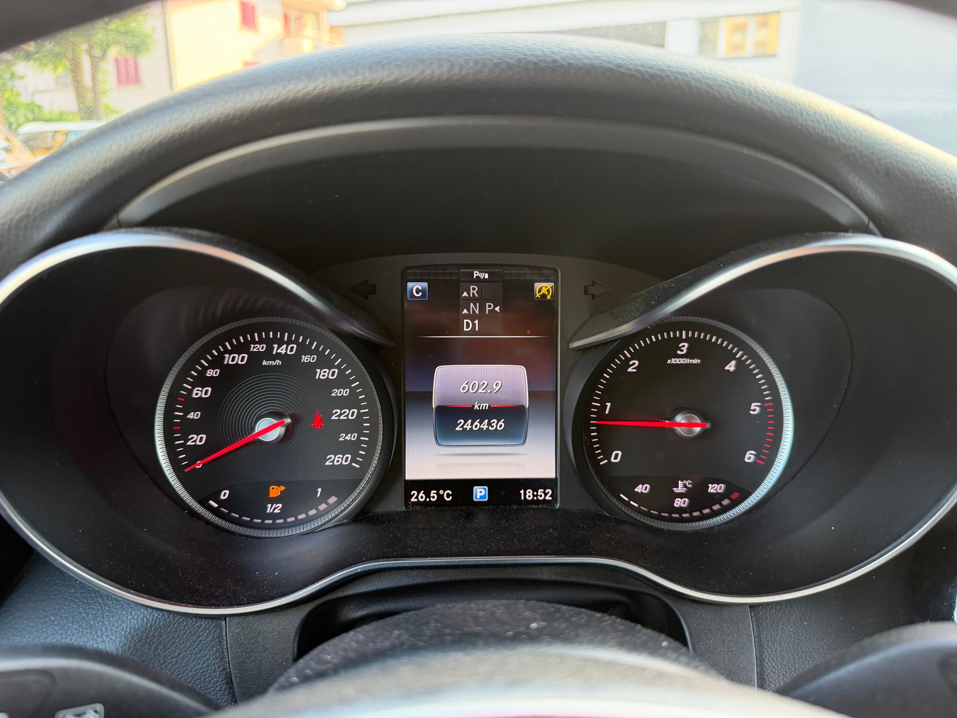 MERCEDES-BENZ GLC 220 d 4Matic 9G-Tronic-image-11