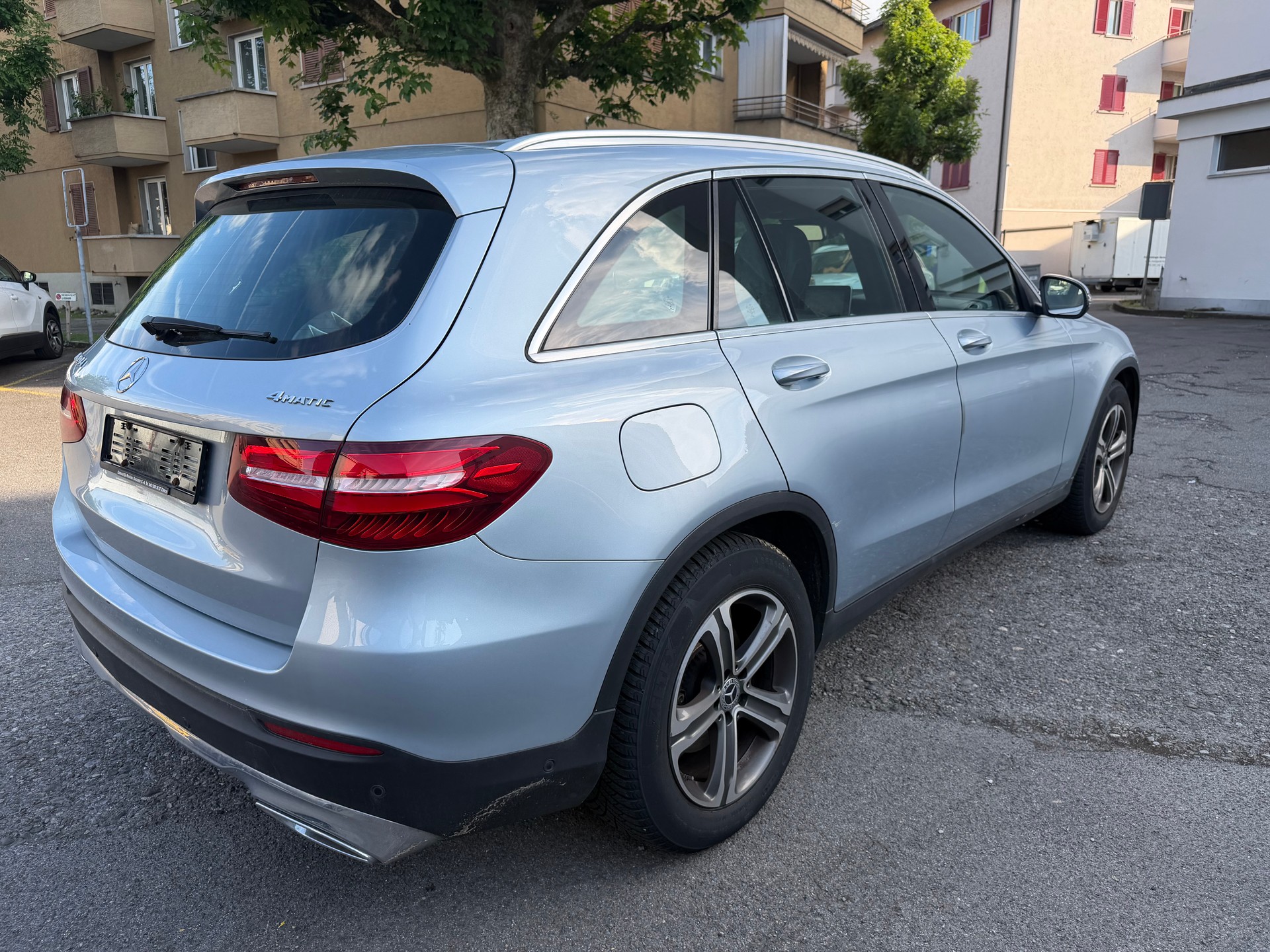 MERCEDES-BENZ GLC 220 d 4Matic 9G-Tronic-image-4