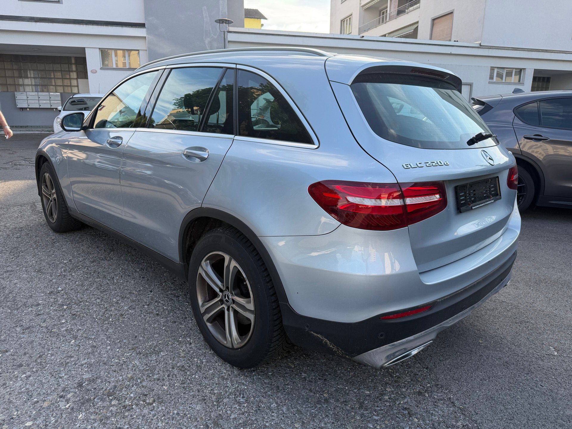 MERCEDES-BENZ GLC 220 d 4Matic 9G-Tronic-image-2