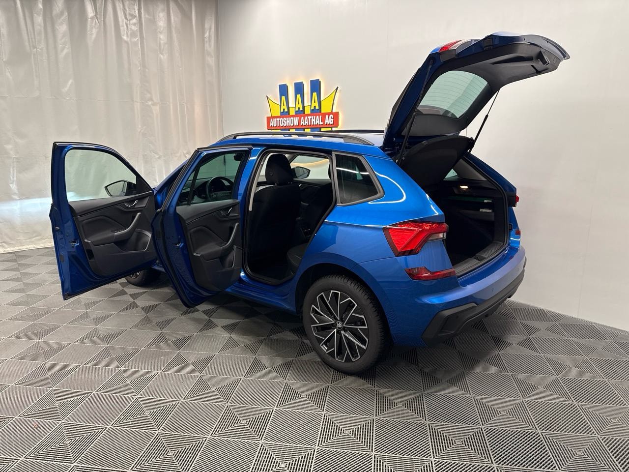 SKODA Kamiq 1.0 TSI Selection Editon Black 115PS-image-13