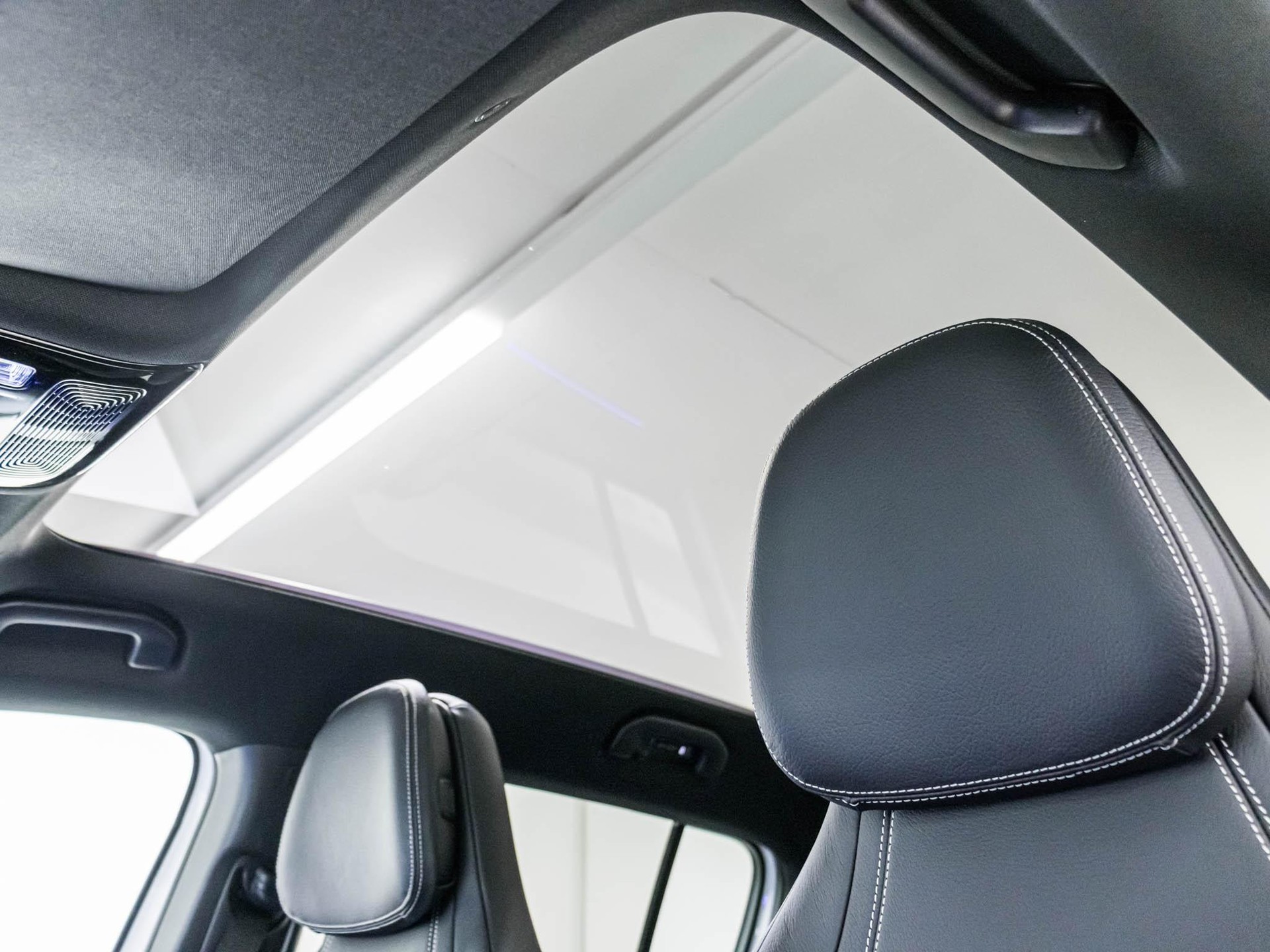 MERCEDES-BENZ GLB 220 4MATIC-image-8