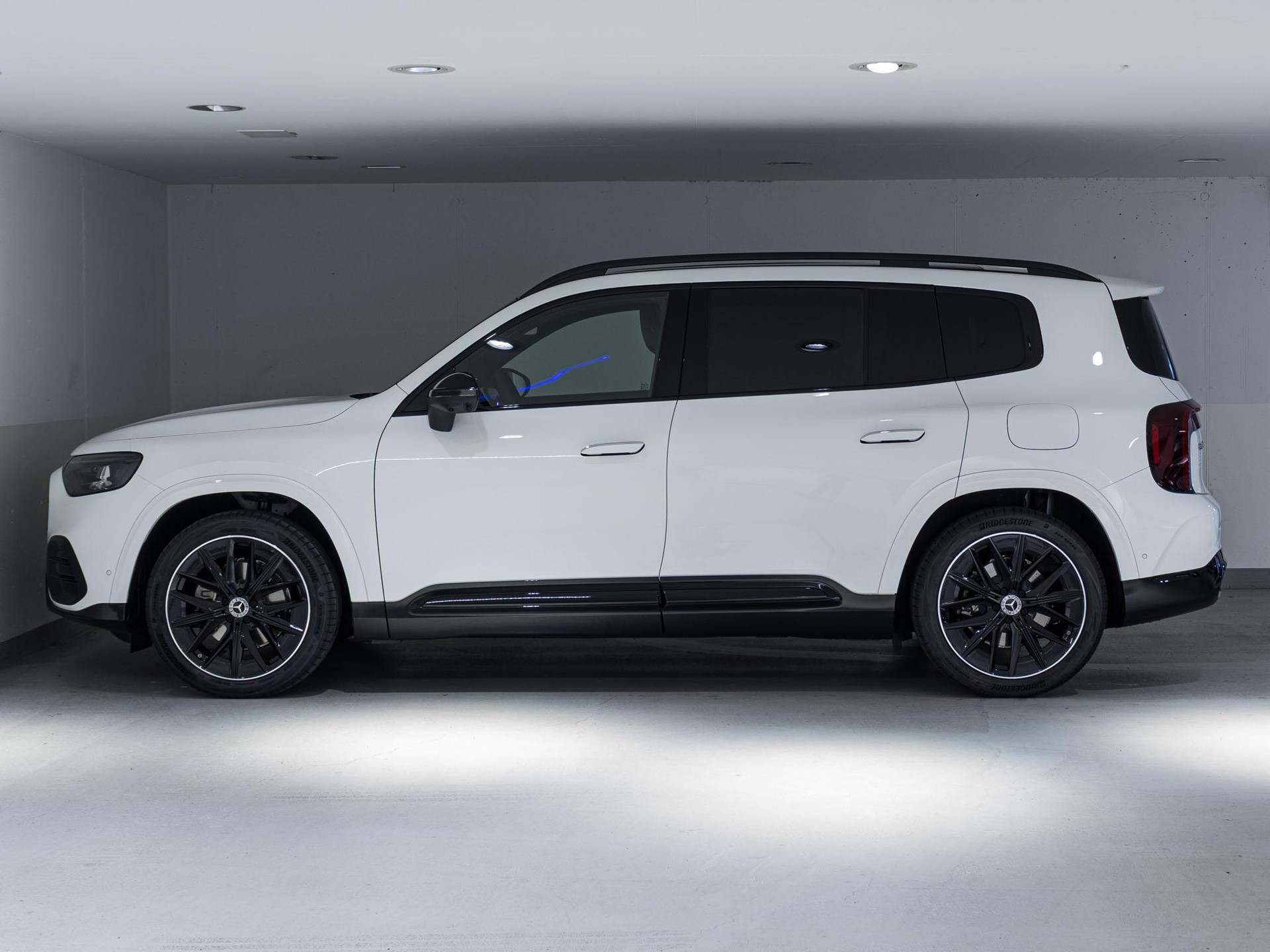 MERCEDES-BENZ GLB 220 4MATIC-image-4