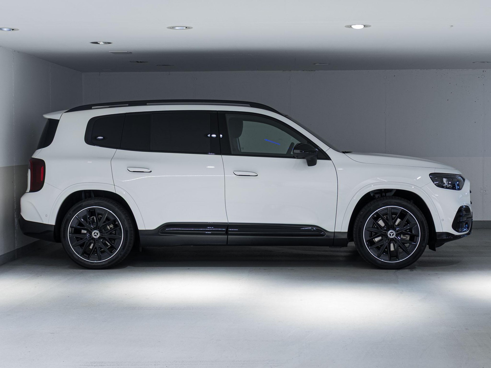 MERCEDES-BENZ GLB 220 4MATIC-image-1