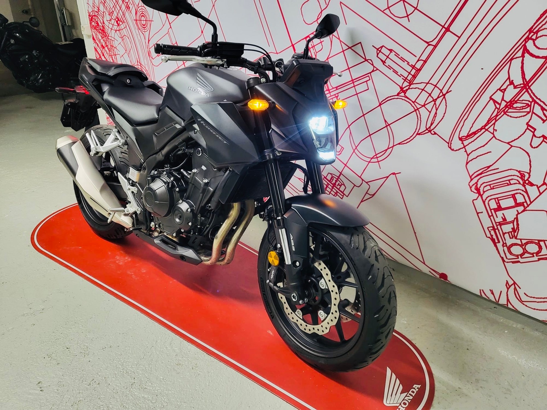 HONDA CB 500 Hornet-showroom-element-1