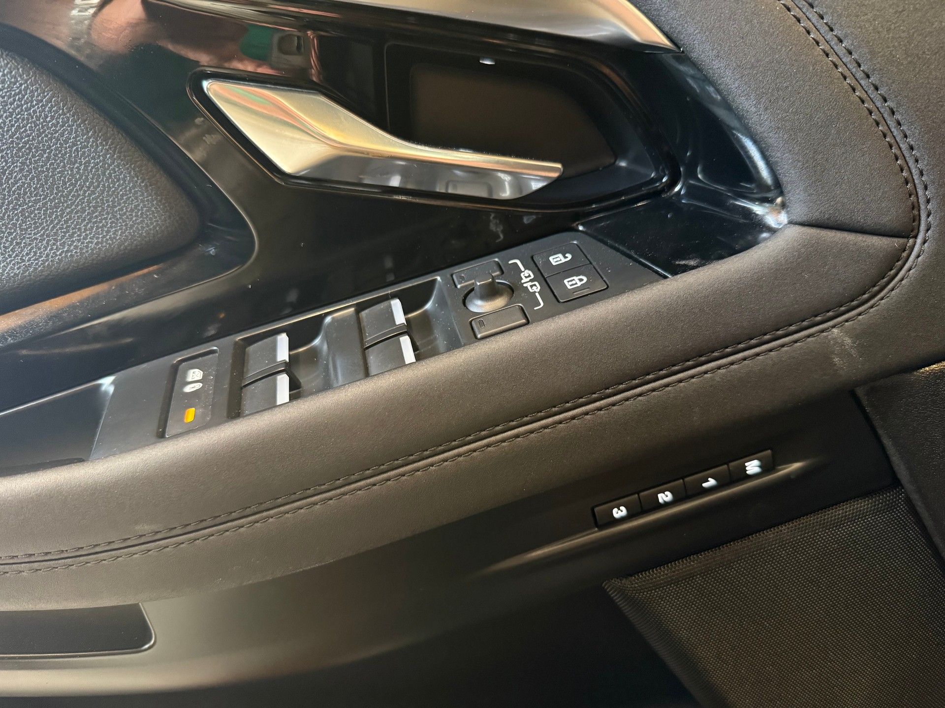 LAND ROVER Range Rover Evoque P 300e SE AT8-image-13