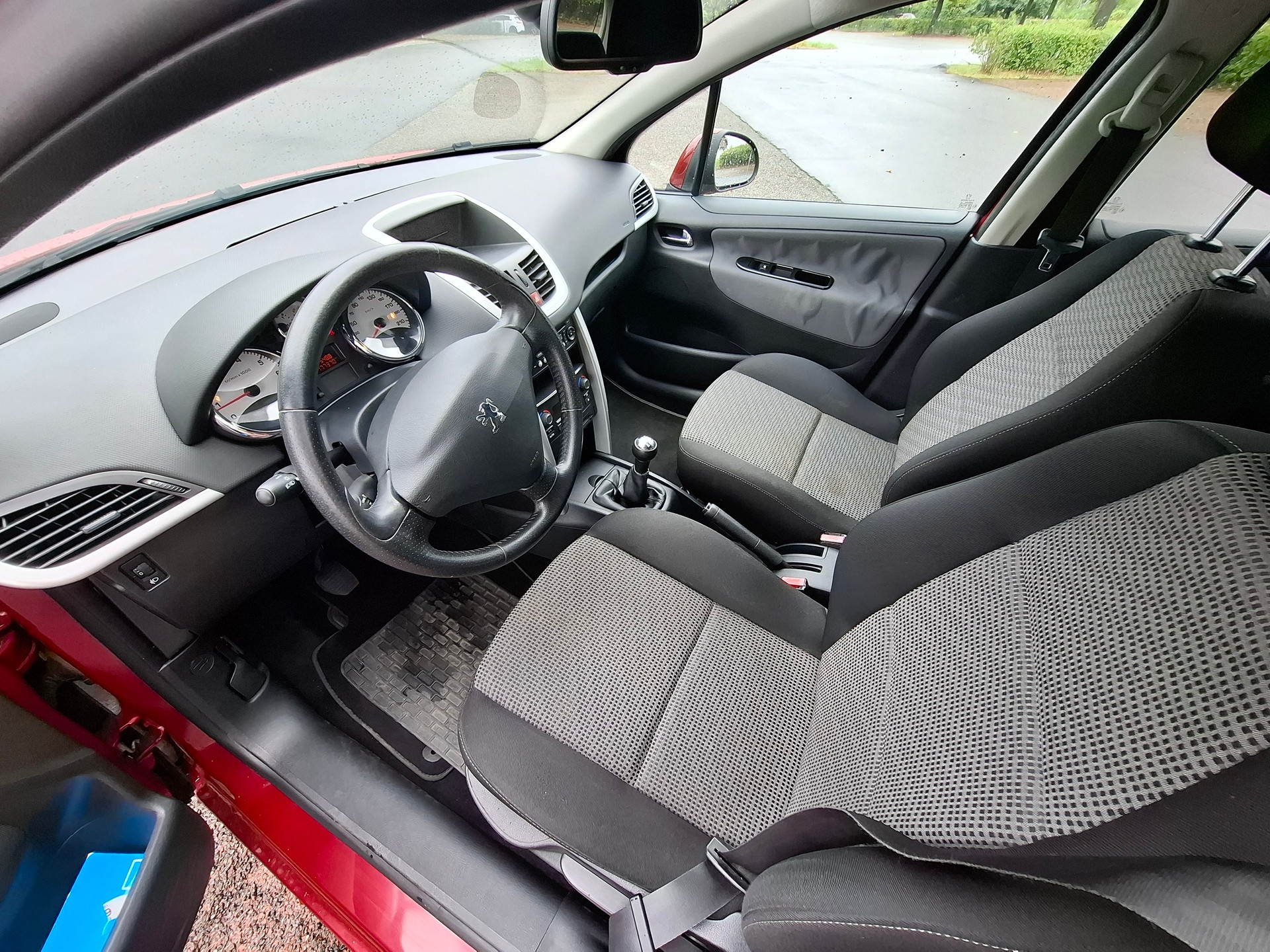 PEUGEOT 207 1.6 16V Sport-image-9