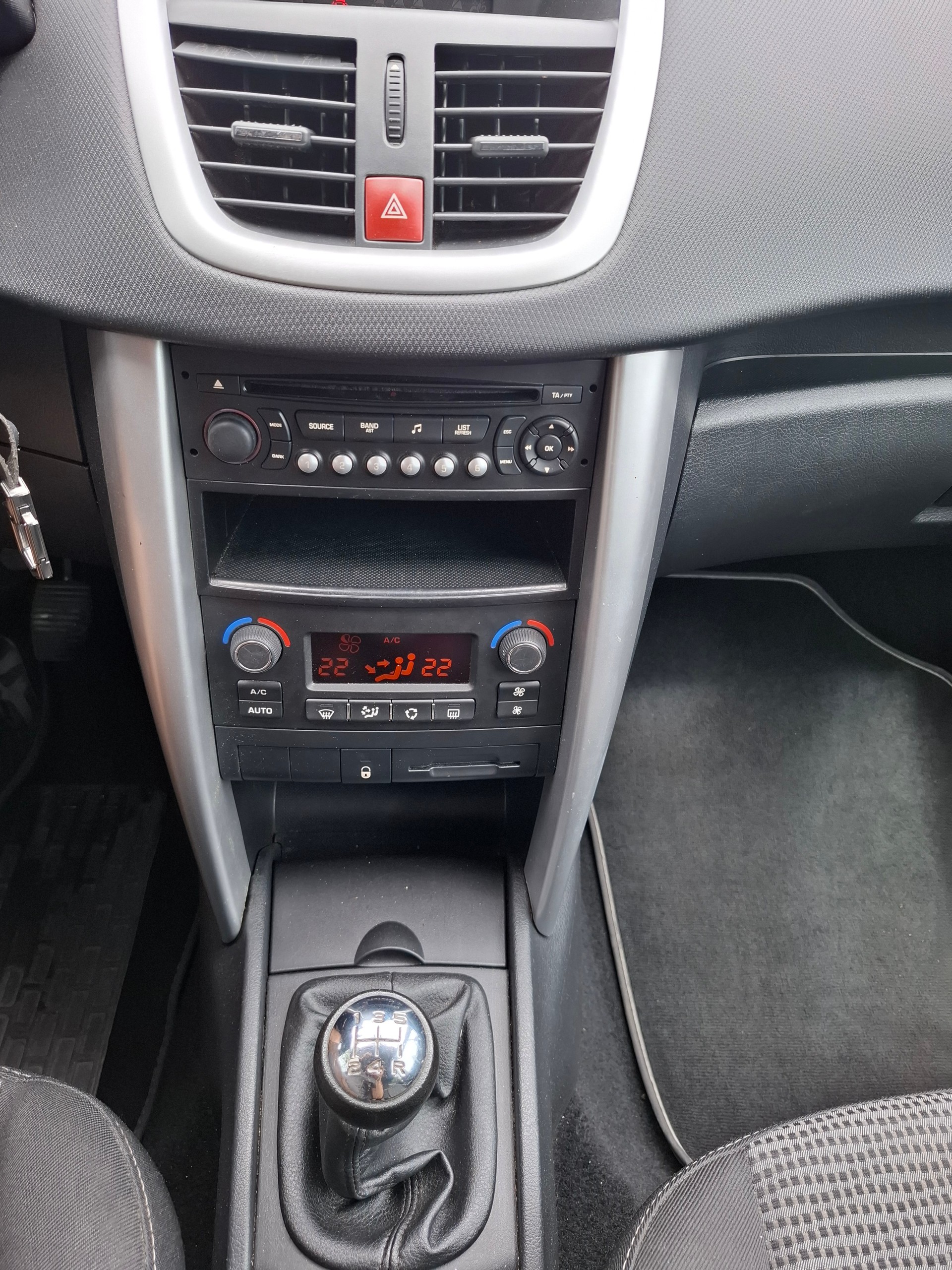 PEUGEOT 207 1.6 16V Sport-image-11