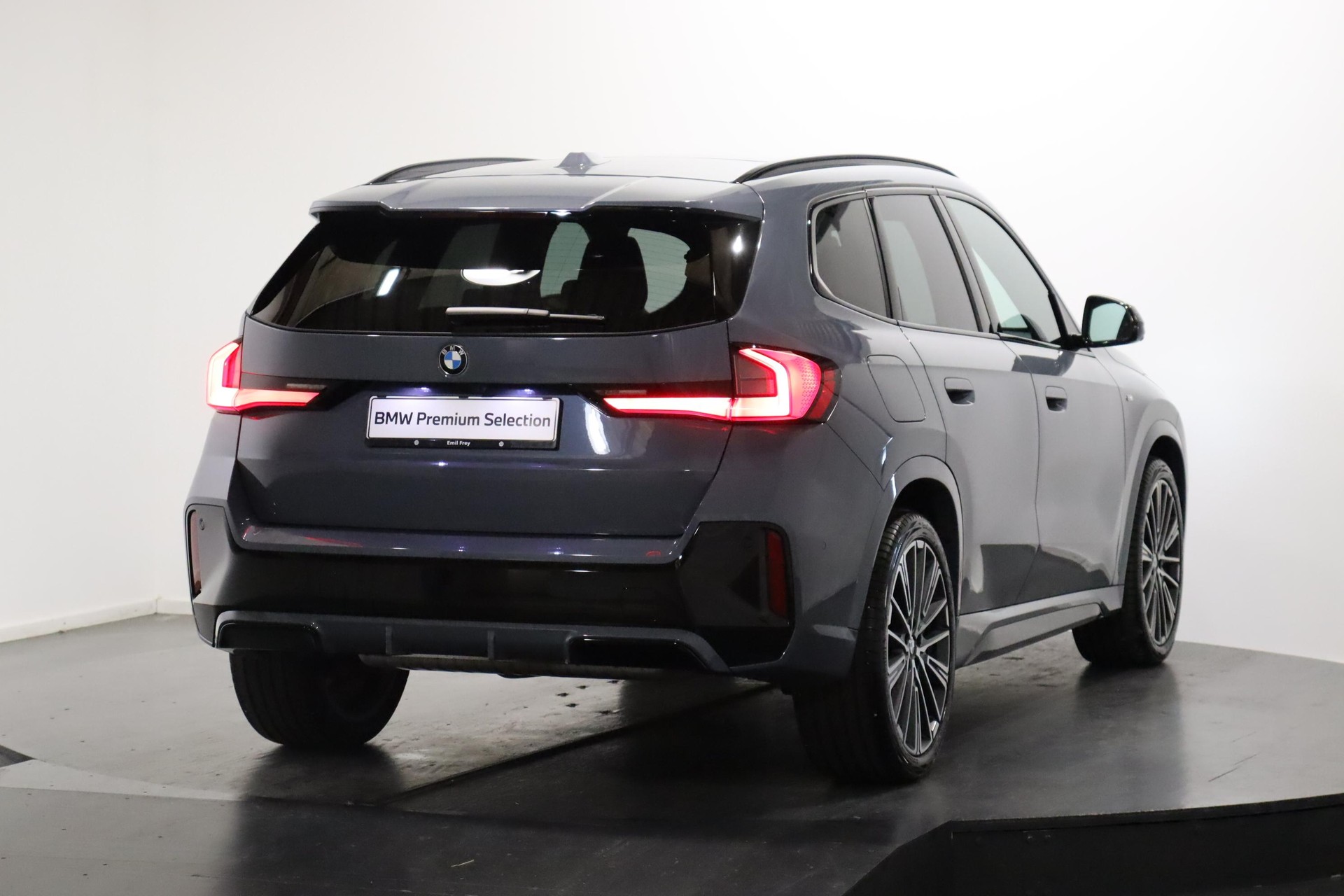 BMW X1 23i xDrive-image-3