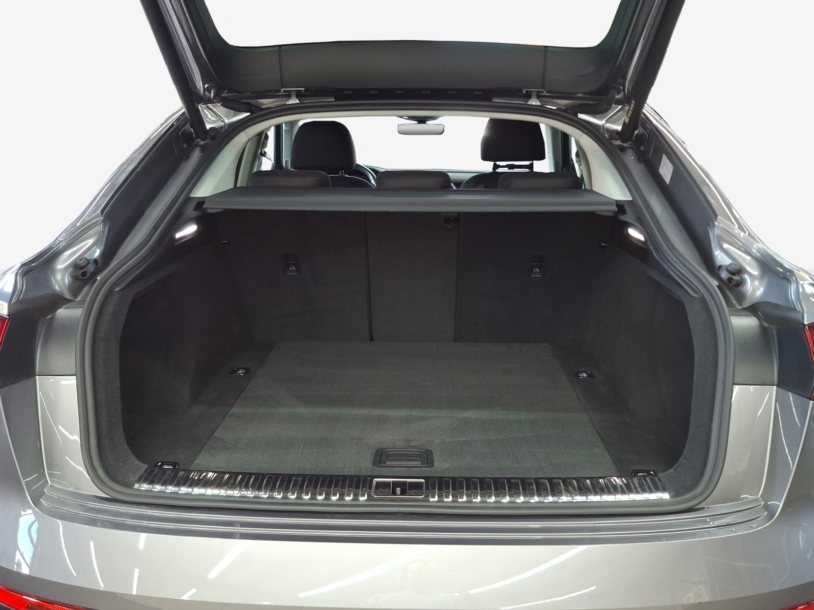 AUDI e-tron 55 Sportback Advanced quattro-image-13