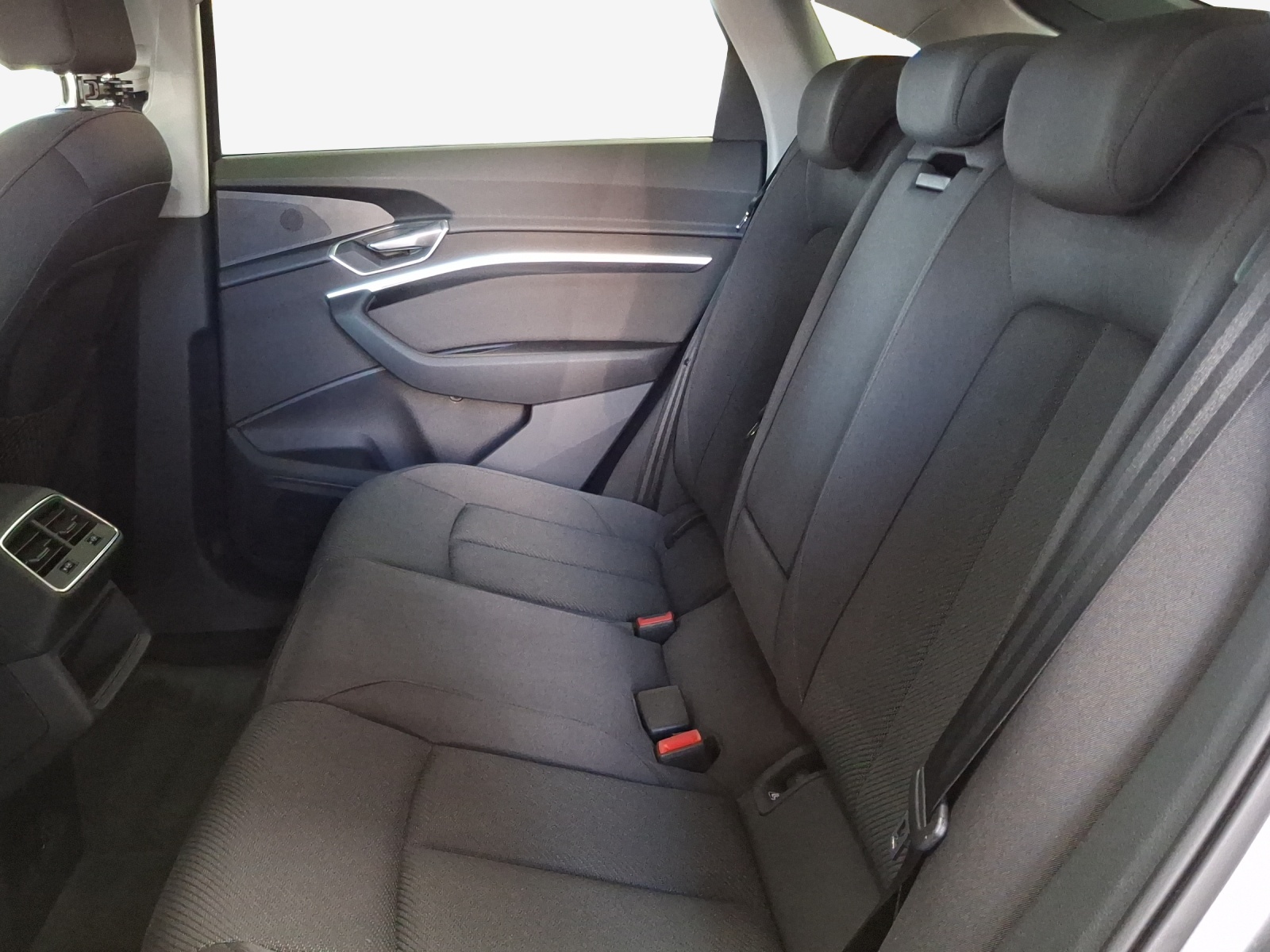 AUDI e-tron 55 Sportback Advanced quattro-image-12