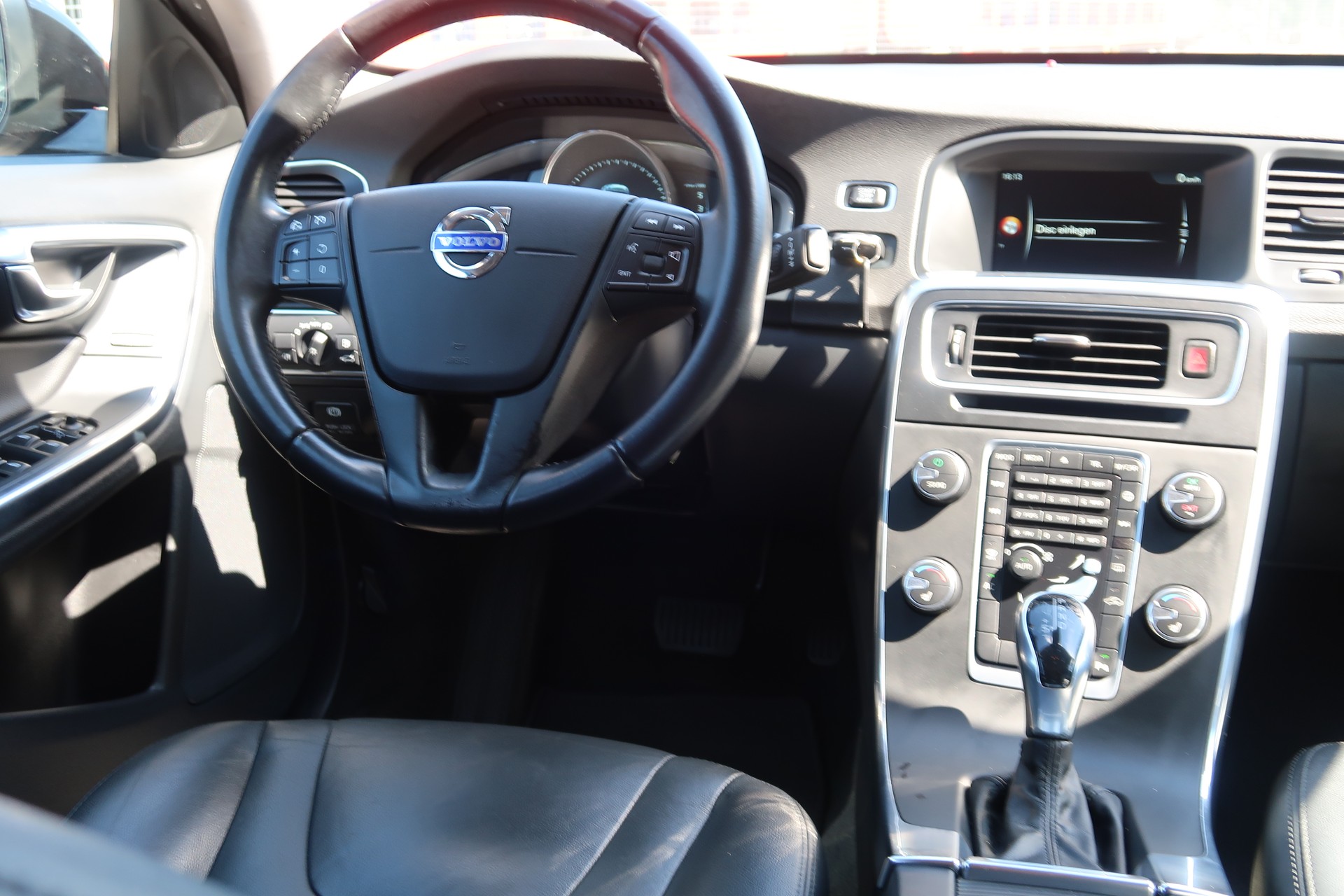 VOLVO V60 D4 AWD Kinetic Fleet Geartronic-image-9