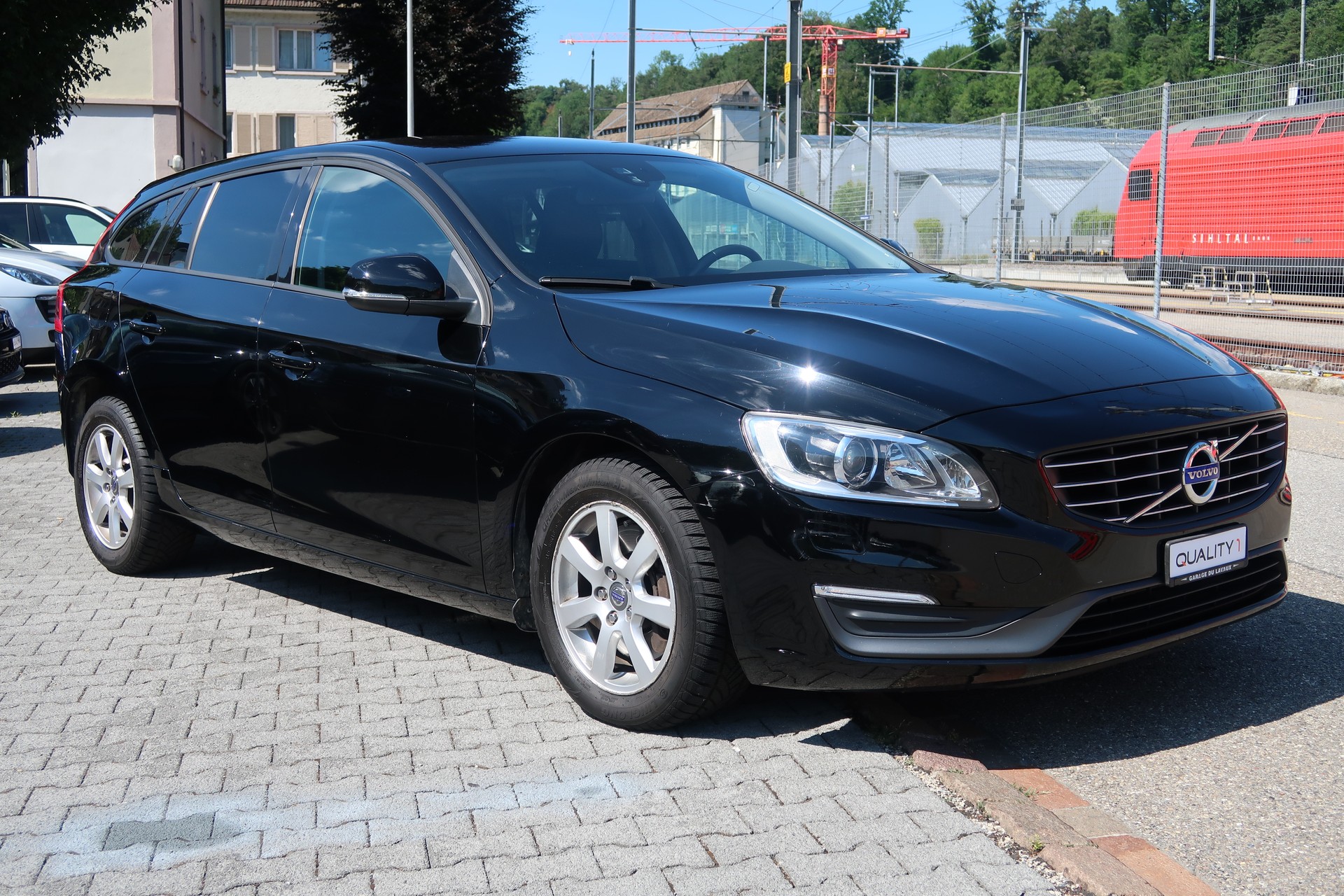 VOLVO V60 D4 AWD Kinetic Fleet Geartronic-showroom-element-2