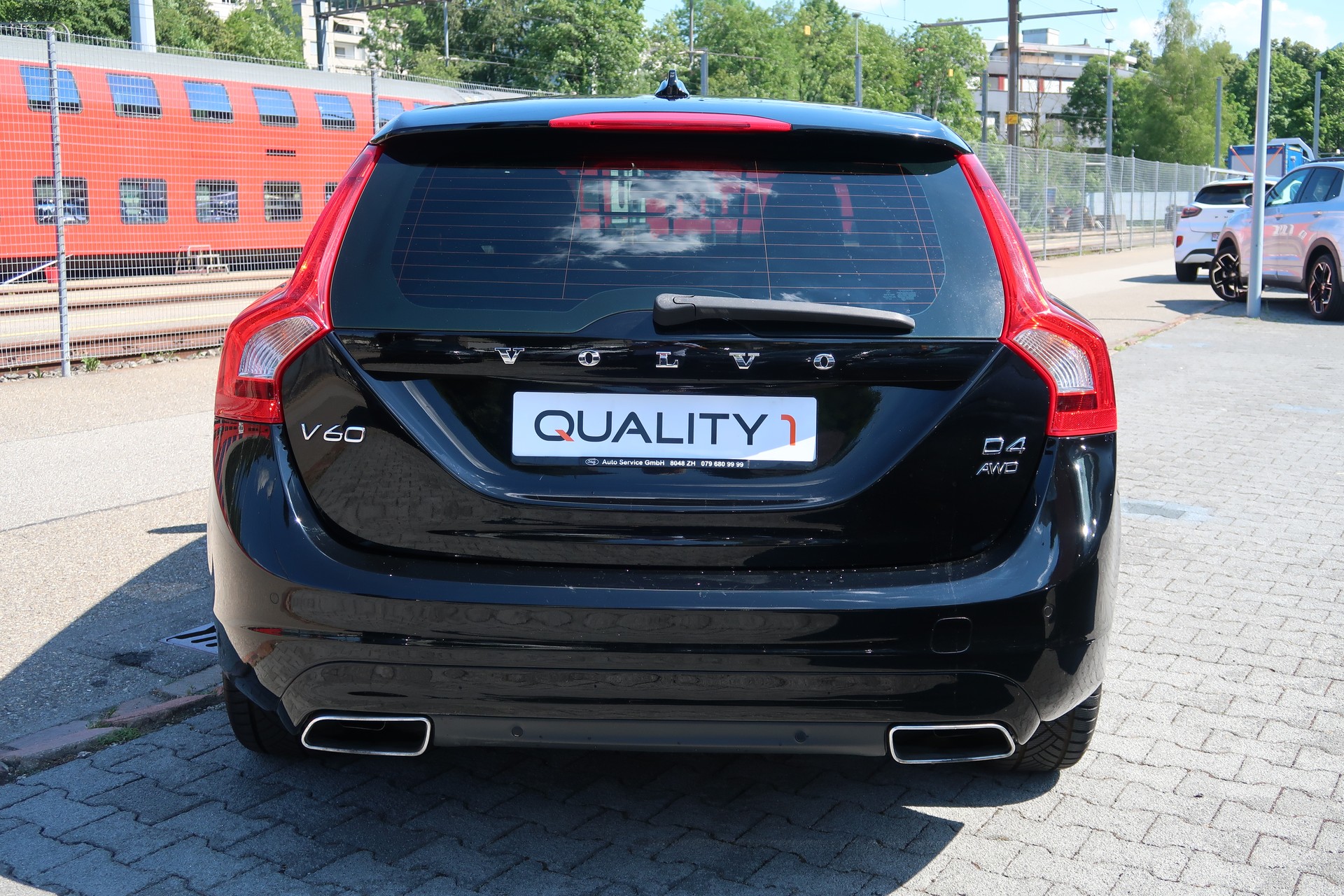 VOLVO V60 D4 AWD Kinetic Fleet Geartronic-image-4