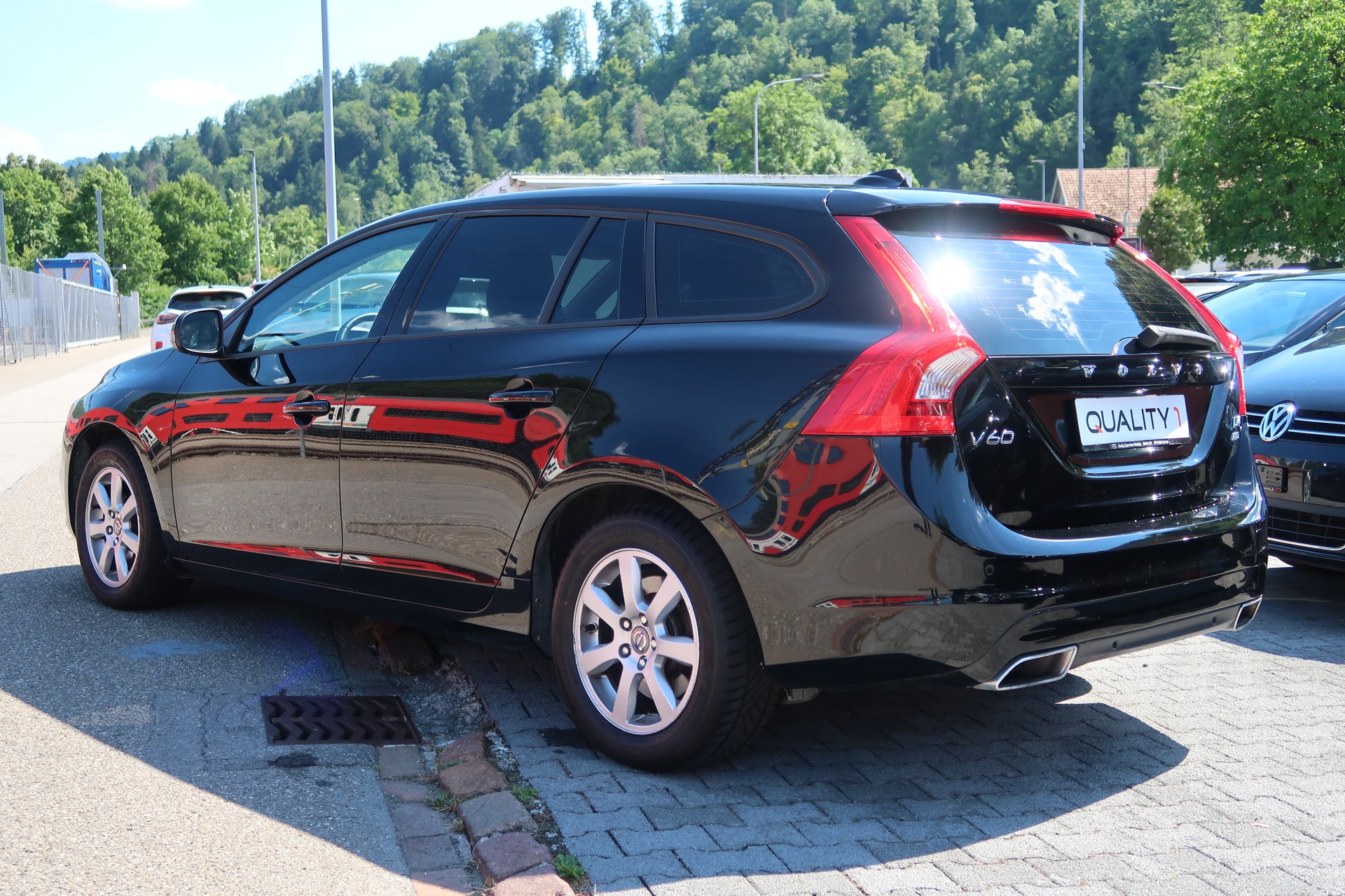 VOLVO V60 D4 AWD Kinetic Fleet Geartronic-image-5