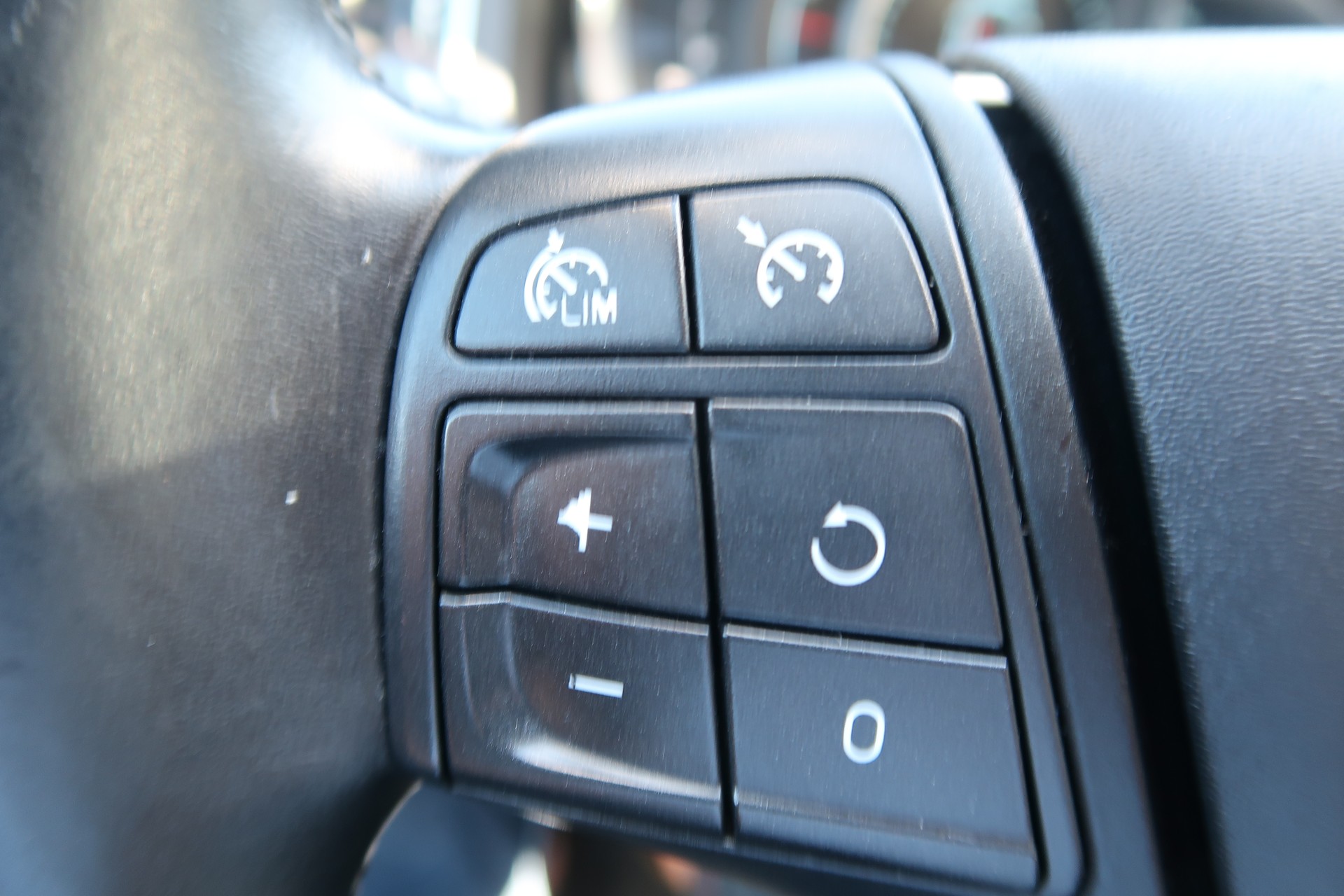 VOLVO V60 D4 AWD Kinetic Fleet Geartronic-image-15