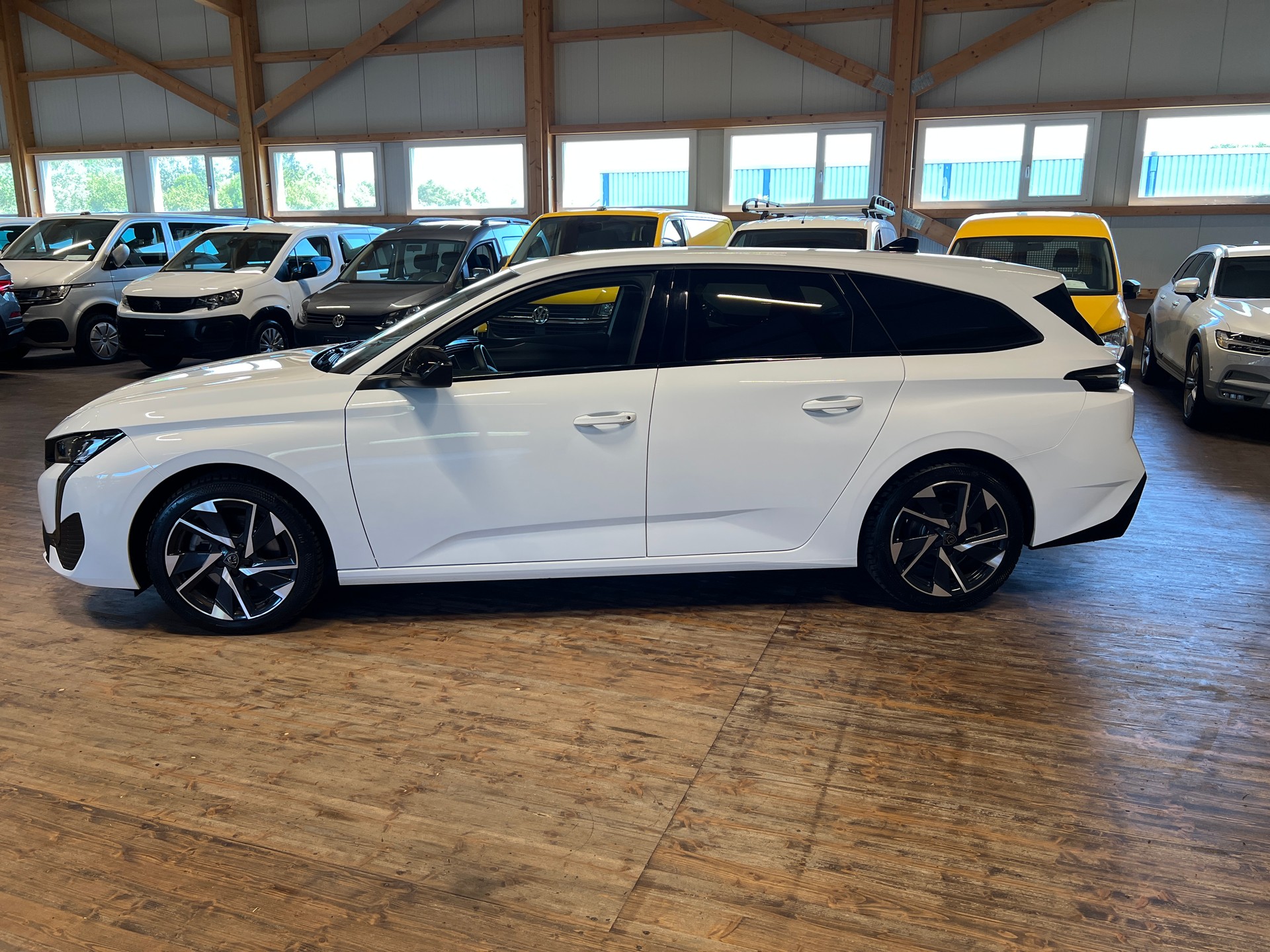 PEUGEOT 308 SW 1.5 BlueHDI Allure Pack EAT8-image-7