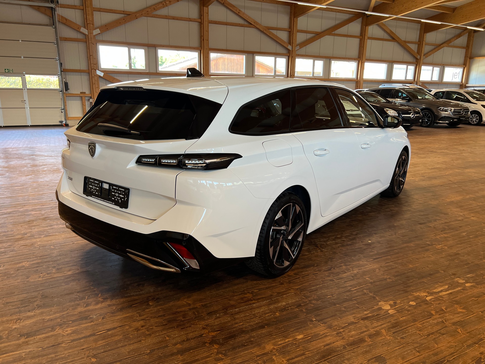 PEUGEOT 308 SW 1.5 BlueHDI Allure Pack EAT8-image-4