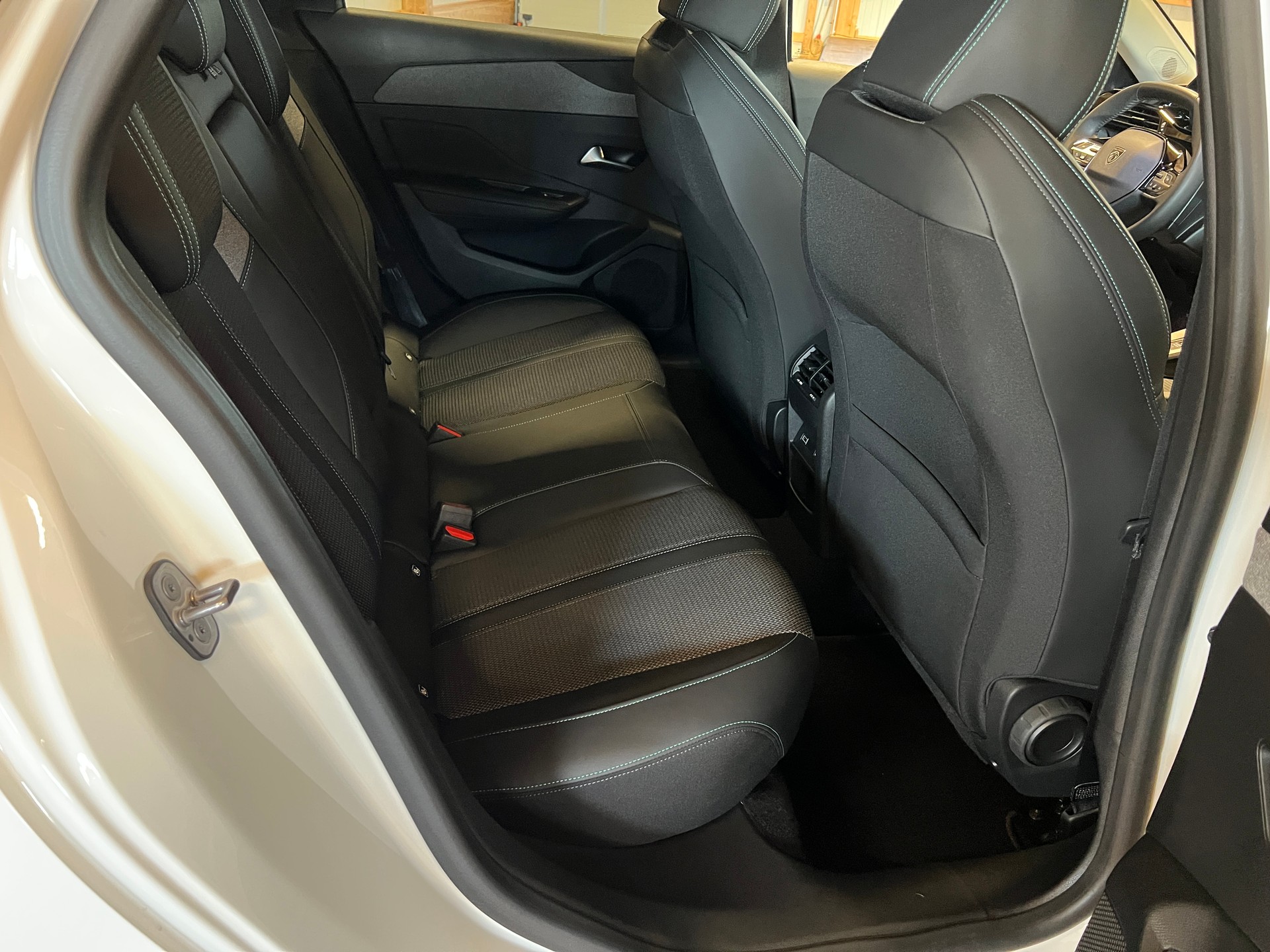 PEUGEOT 308 SW 1.5 BlueHDI Allure Pack EAT8-image-14