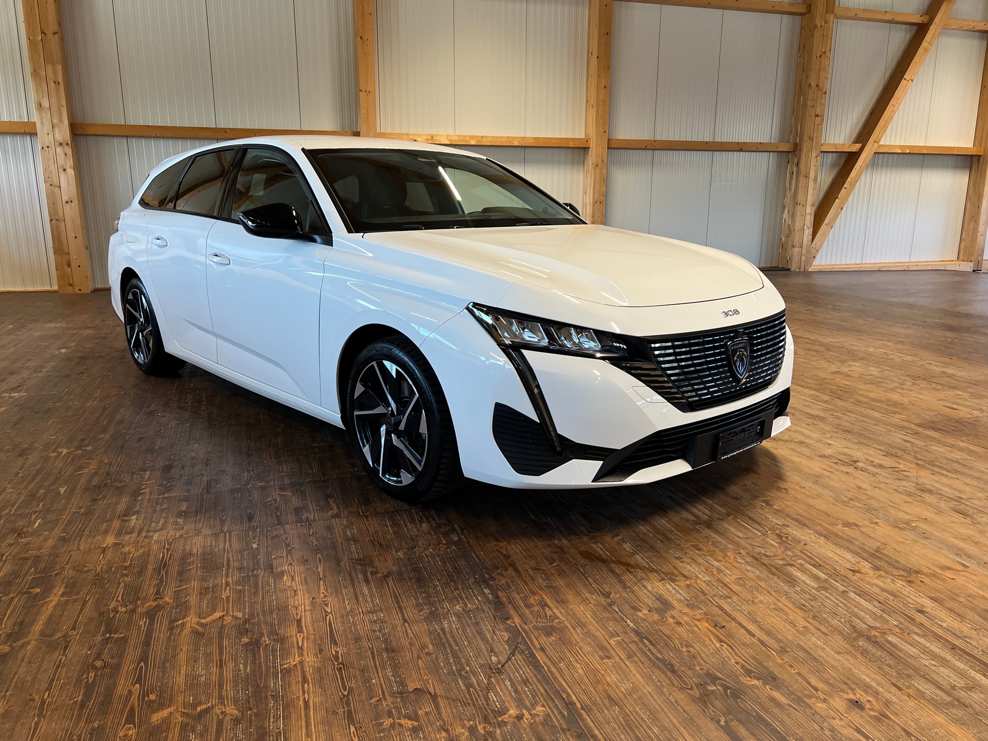 PEUGEOT 308 SW 1.5 BlueHDI Allure Pack EAT8-image-2