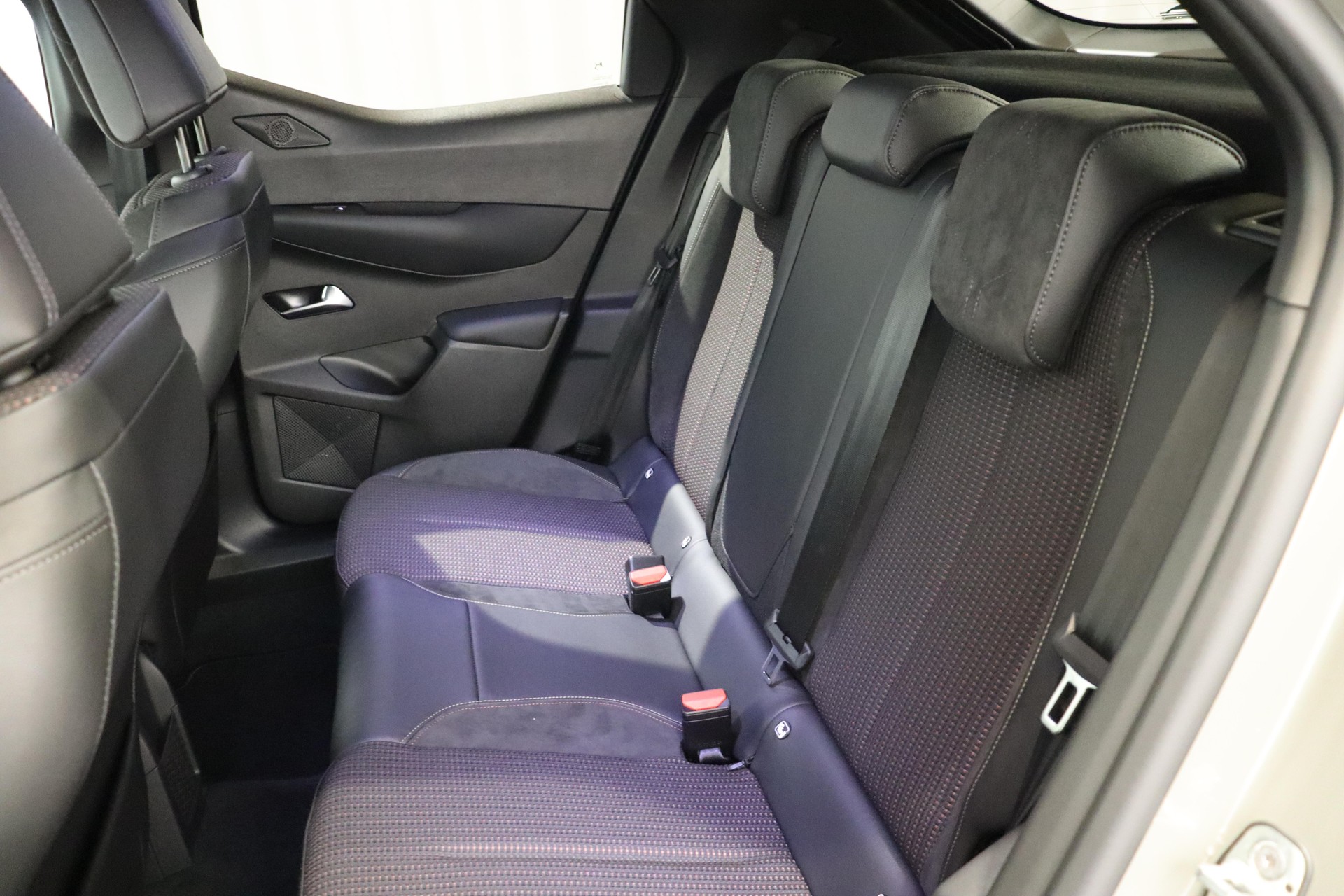 DS AUTOMOBILES 3 Crossback 1.2 PureTech 130 Ligne Noire-image-4