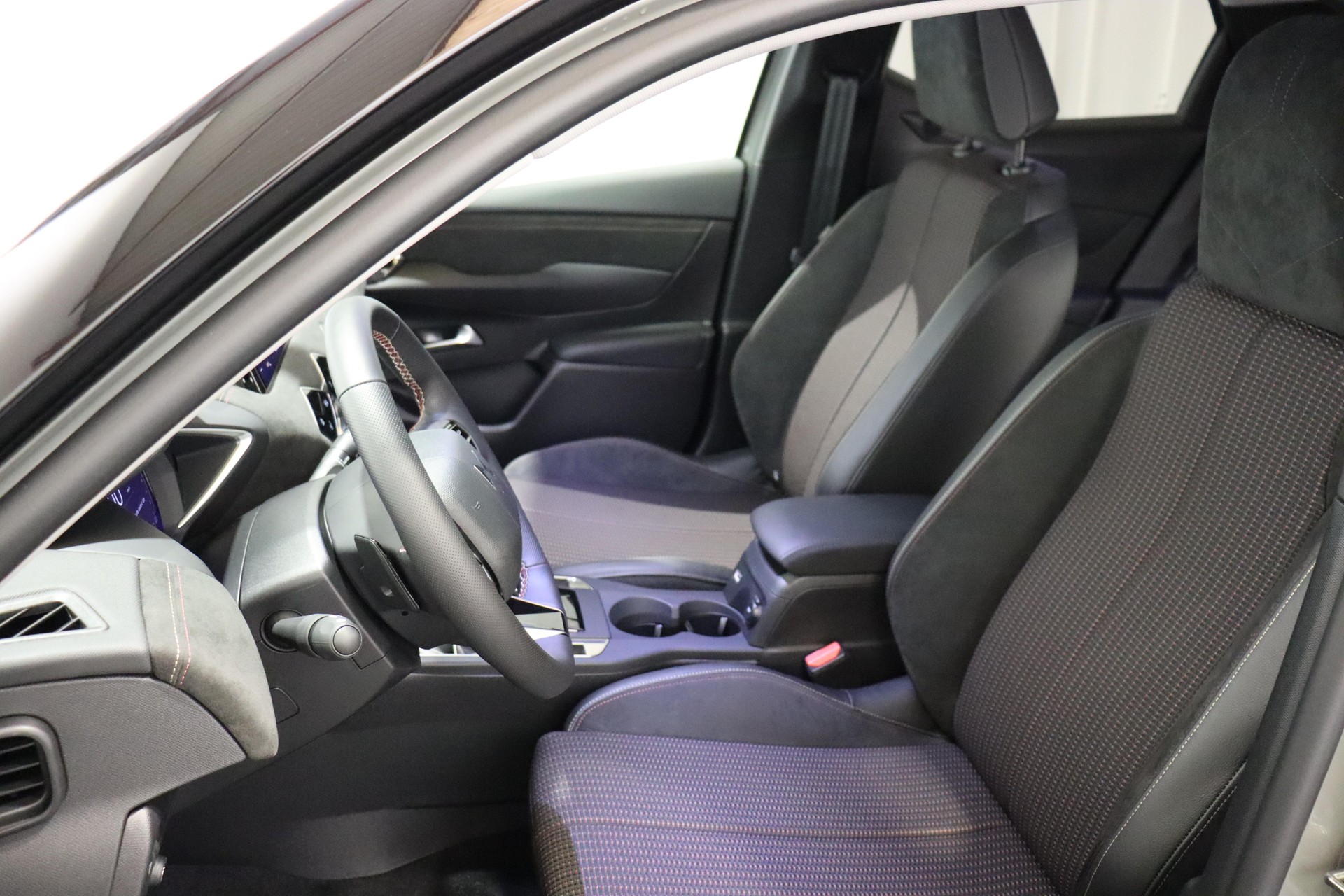 DS AUTOMOBILES 3 Crossback 1.2 PureTech 130 Ligne Noire-image-3