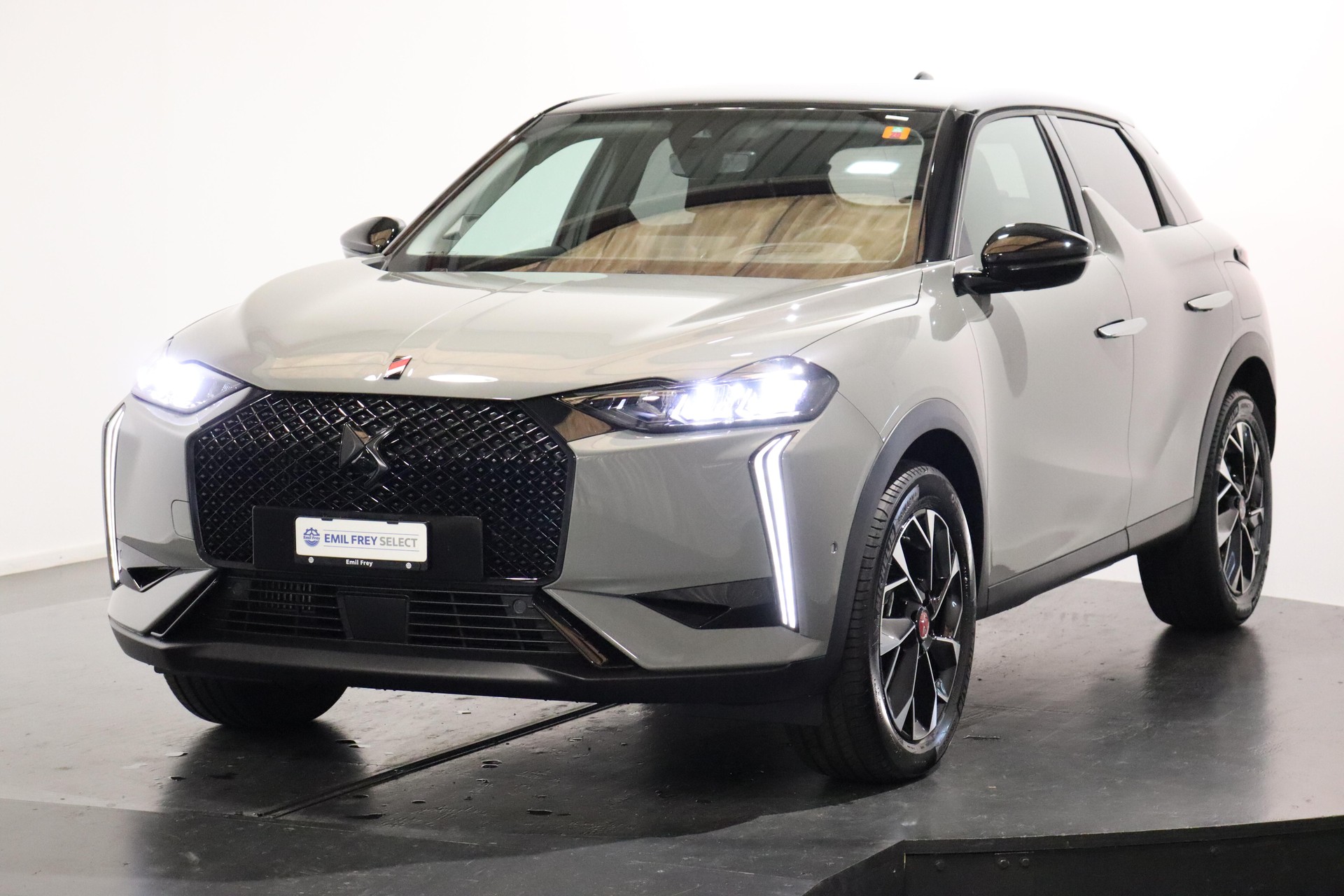 DS AUTOMOBILES 3 Crossback 1.2 PureTech 130 Ligne Noire-image-0