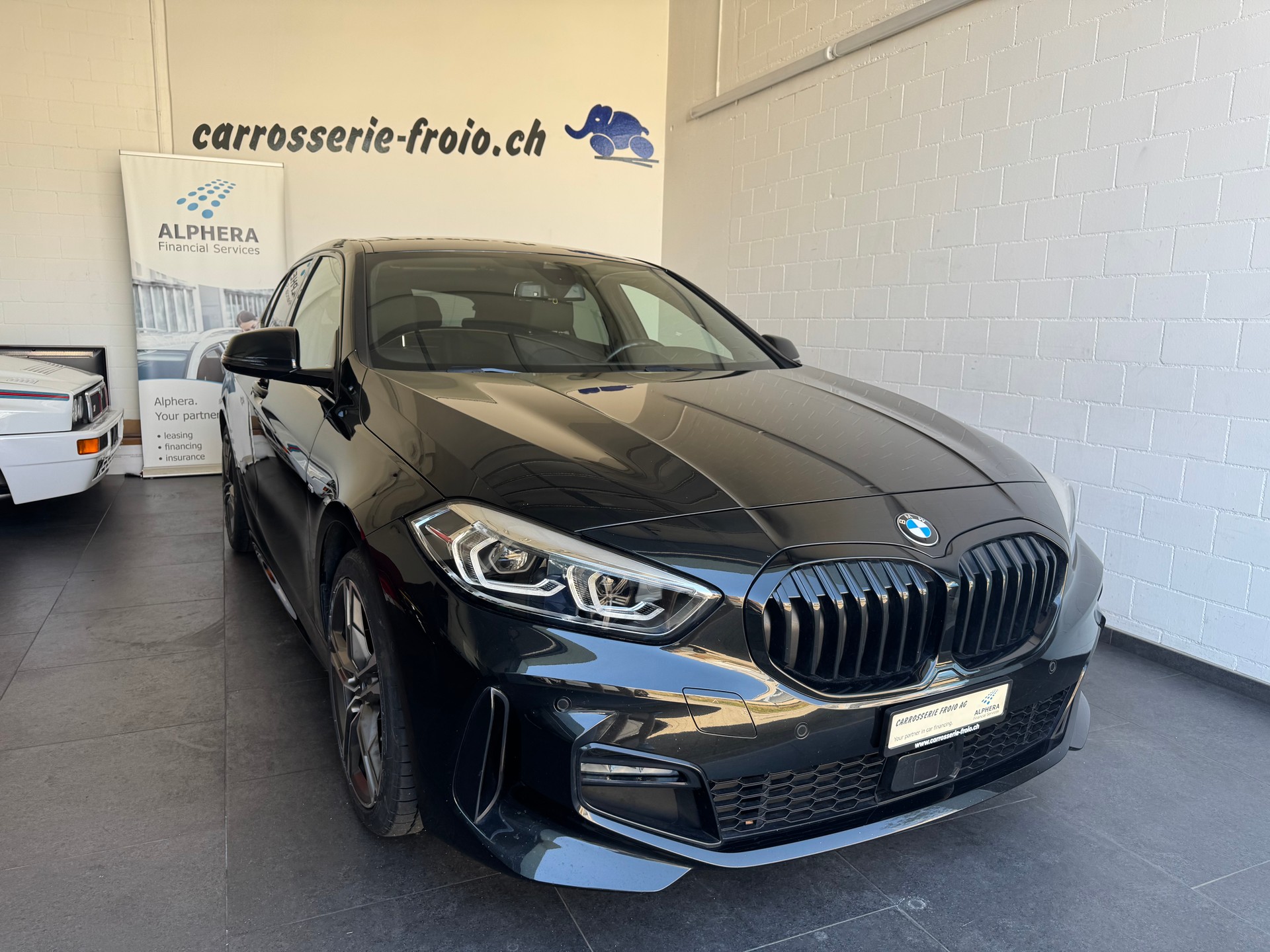 BMW 120i M Sport Steptronic-image-0