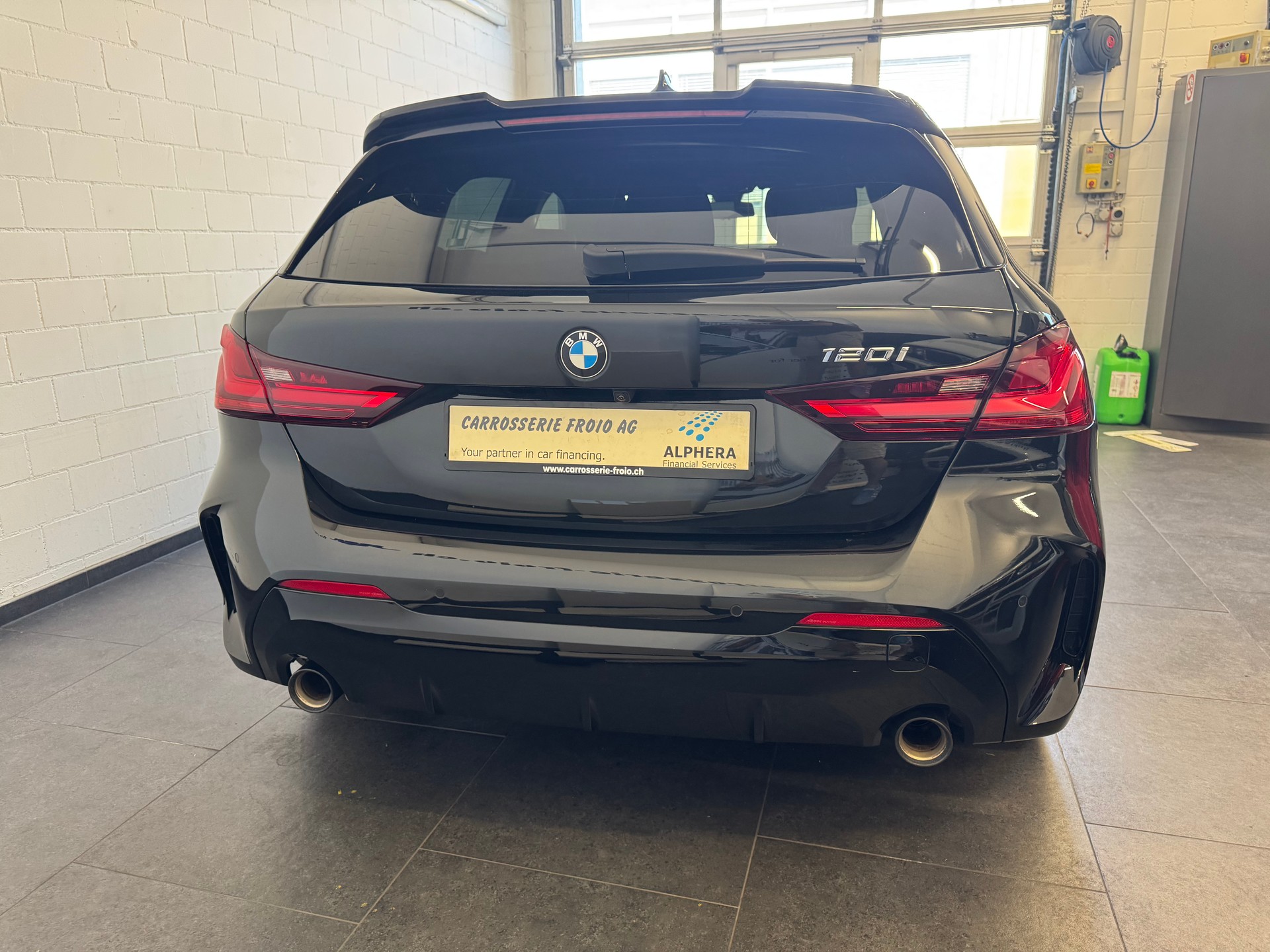 BMW 120i M Sport Steptronic-image-3