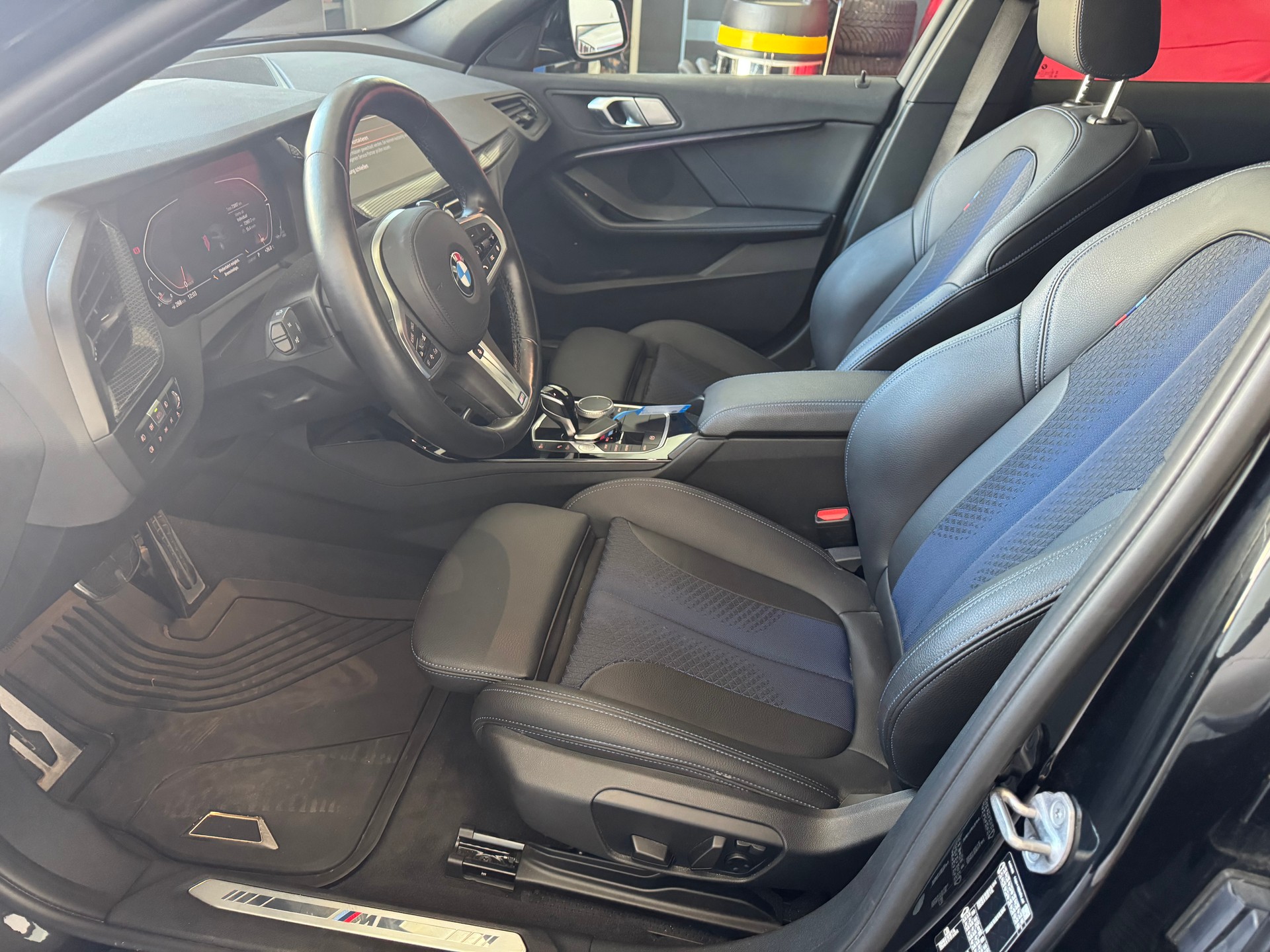 BMW 120i M Sport Steptronic-image-11