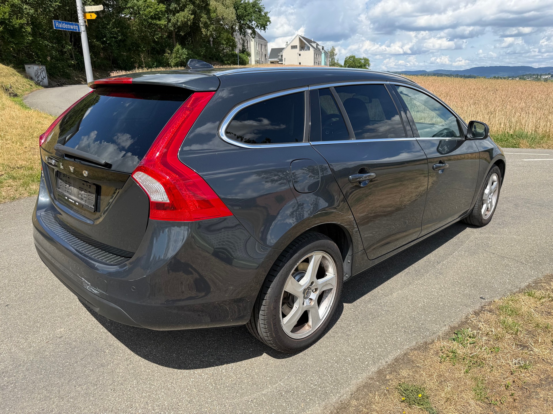 VOLVO V60-image-3