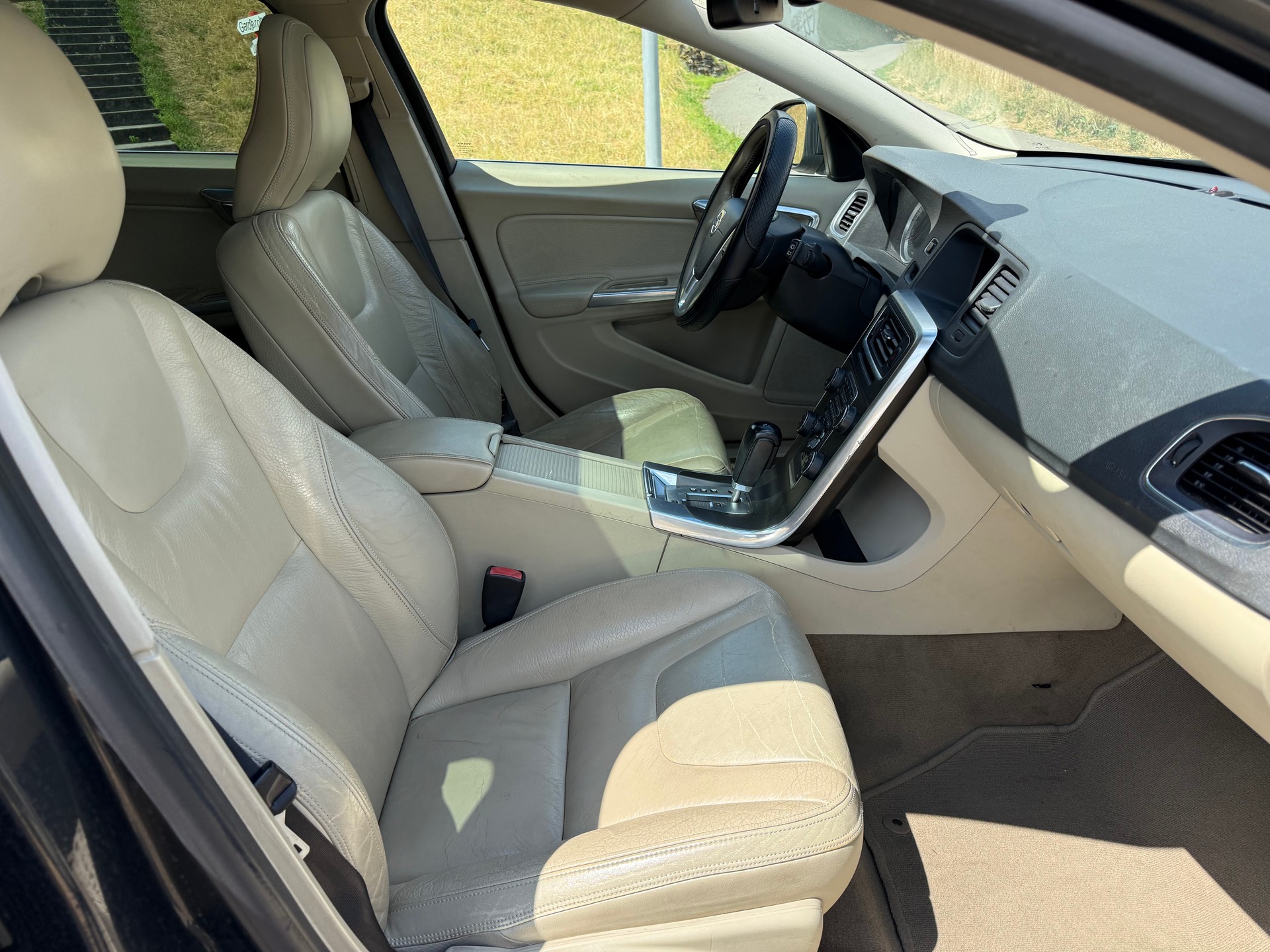 VOLVO V60-image-6