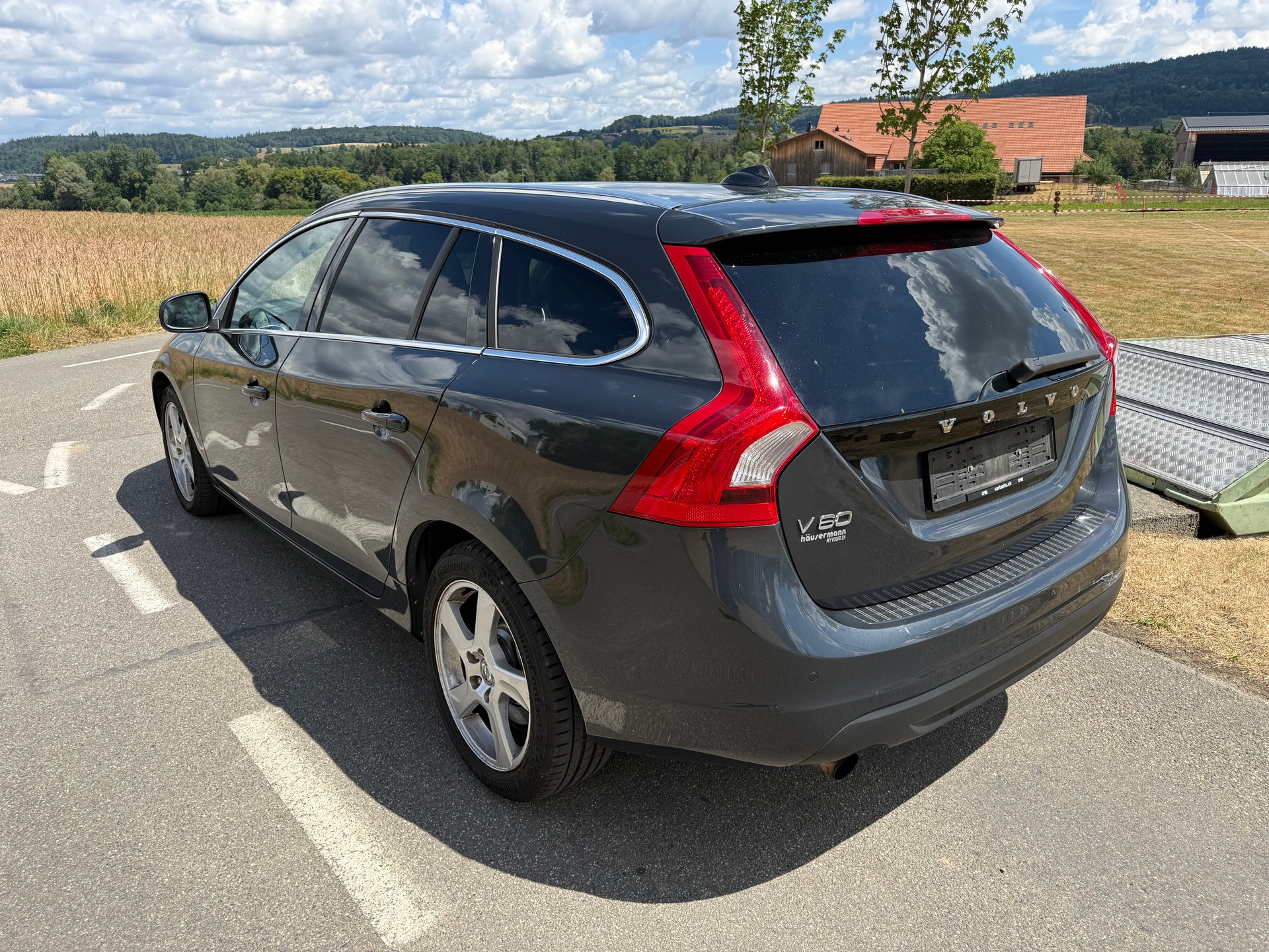 VOLVO V60-image-2