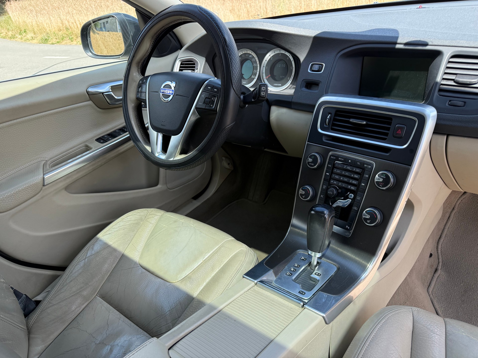 VOLVO V60-image-4