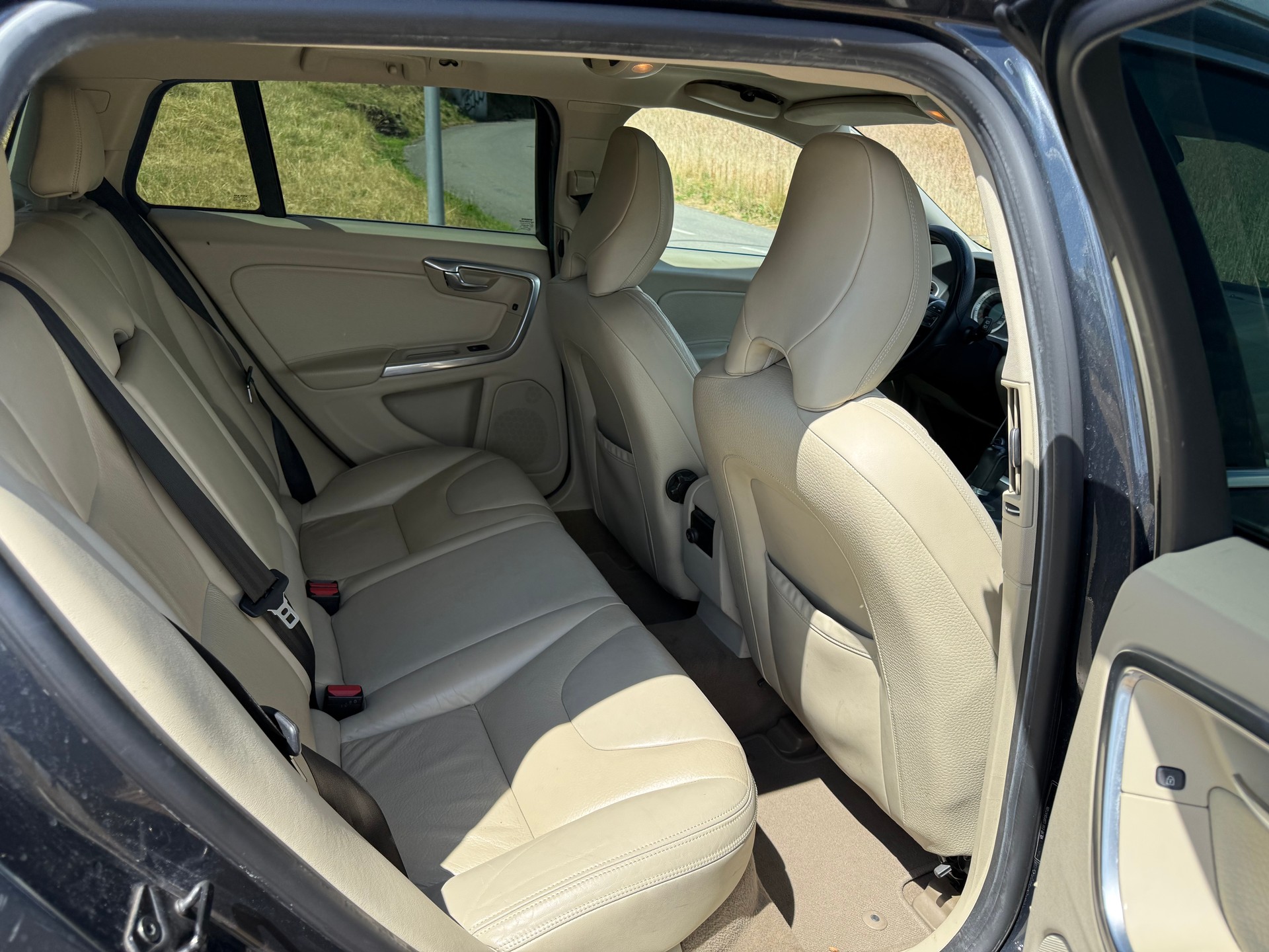 VOLVO V60-image-7