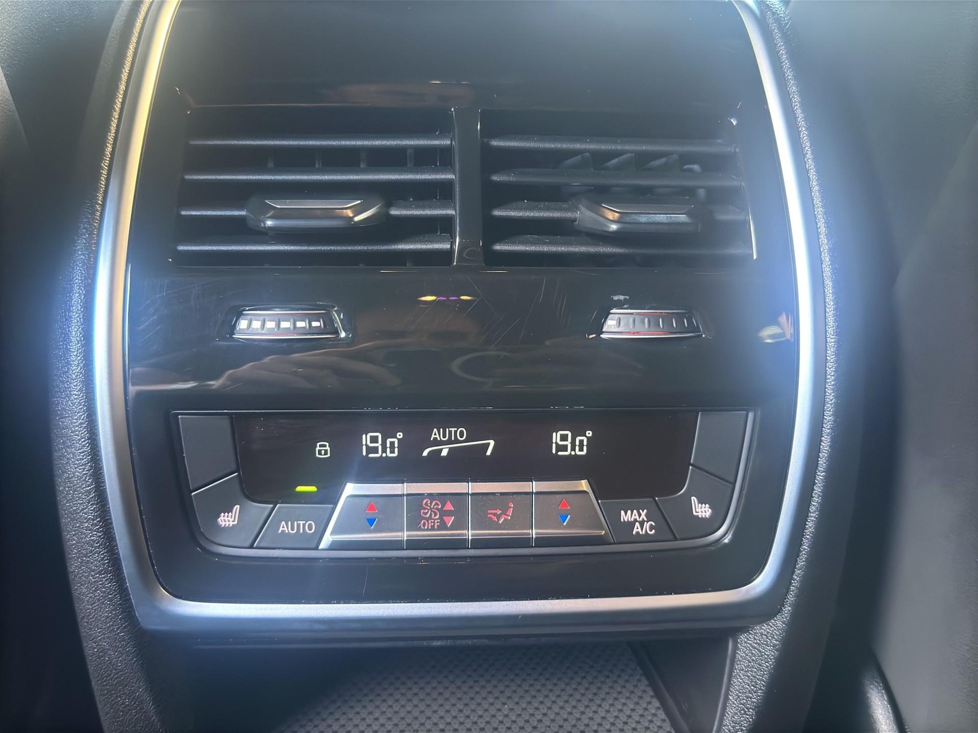 BMW XM xDrive PHEV Steptronic (CH) INDIVIDUAL-image-22
