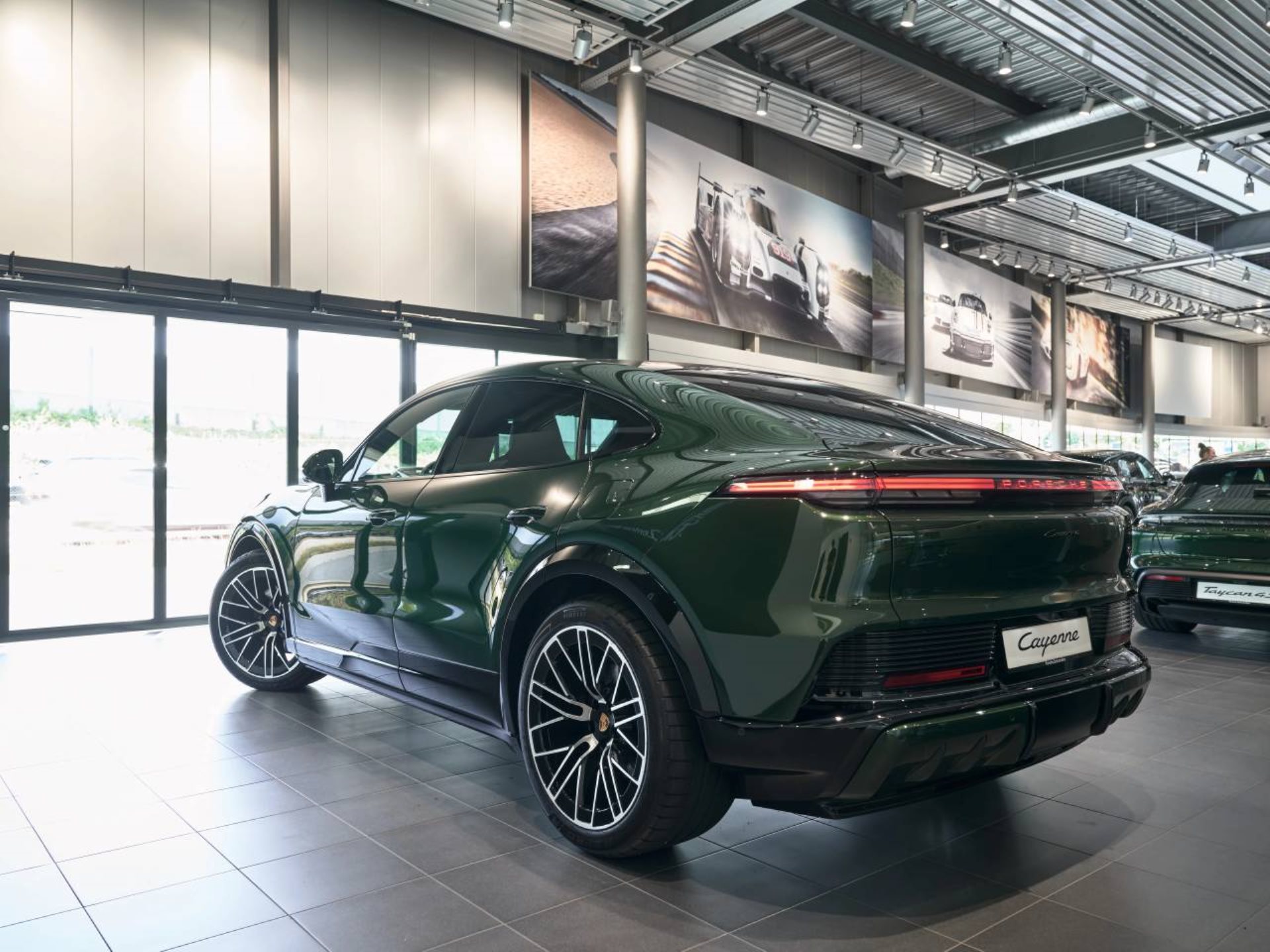 PORSCHE Cayenne Coupé Electric-image-6