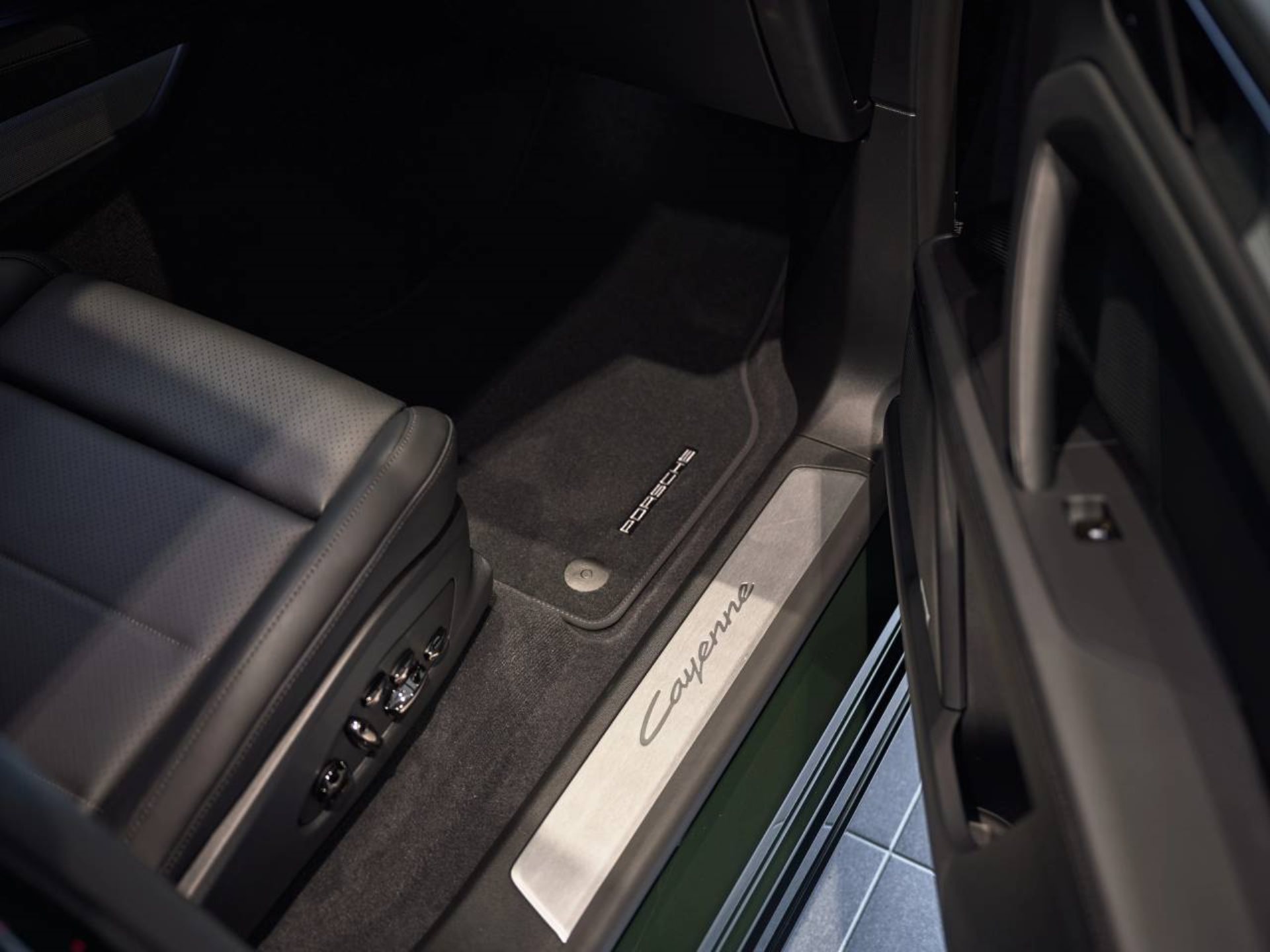 PORSCHE Cayenne Coupé Electric-image-23