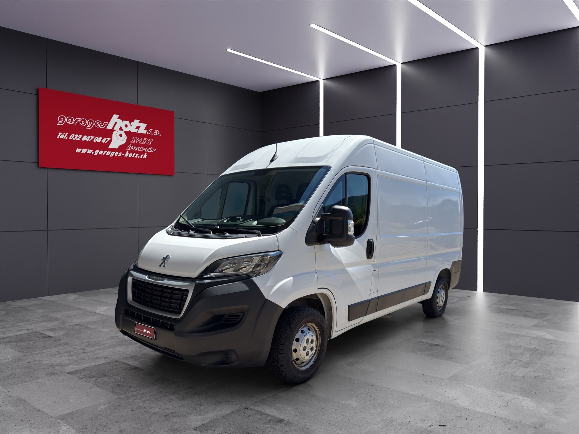 PEUGEOT Boxer 2.2 HDI 335 Pro Fourgon tôlé L2H2-image-0