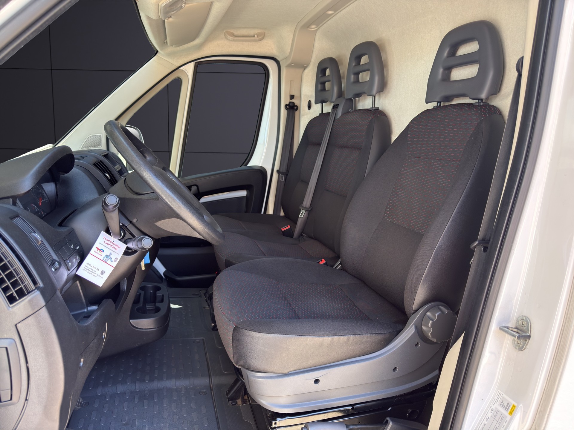 PEUGEOT Boxer 2.2 HDI 335 Pro Fourgon tôlé L2H2-image-4