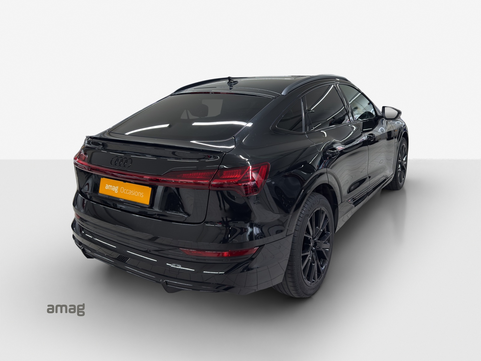AUDI e-tron 55 Sportback S Line Black Edition quattro-image-4