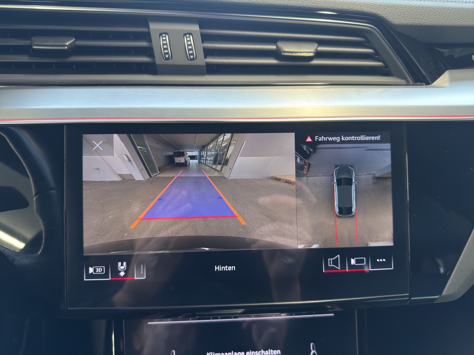 AUDI e-tron 55 Sportback S Line Black Edition quattro-image-15